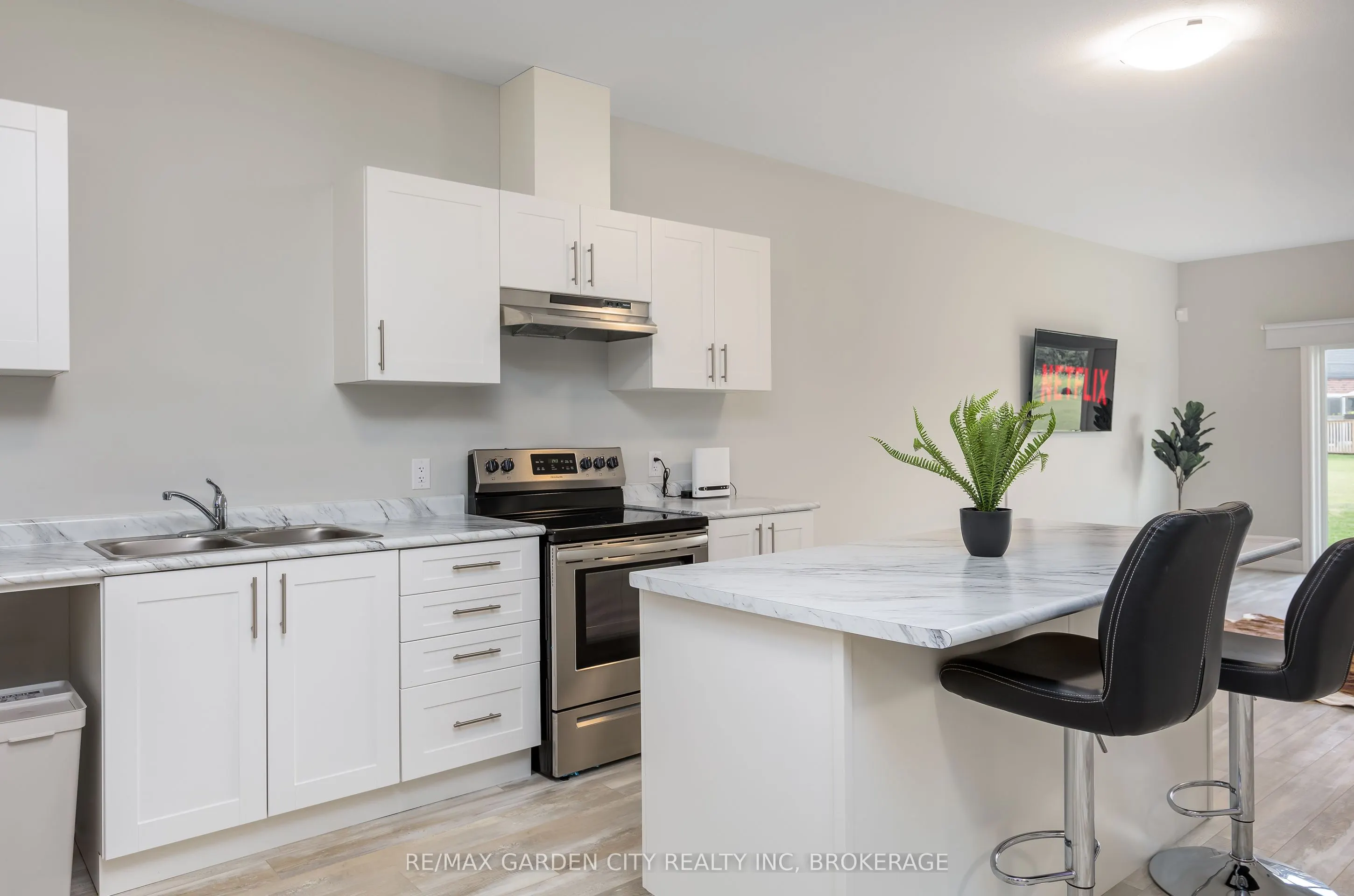 34 Bounty Avenue, #UPPER