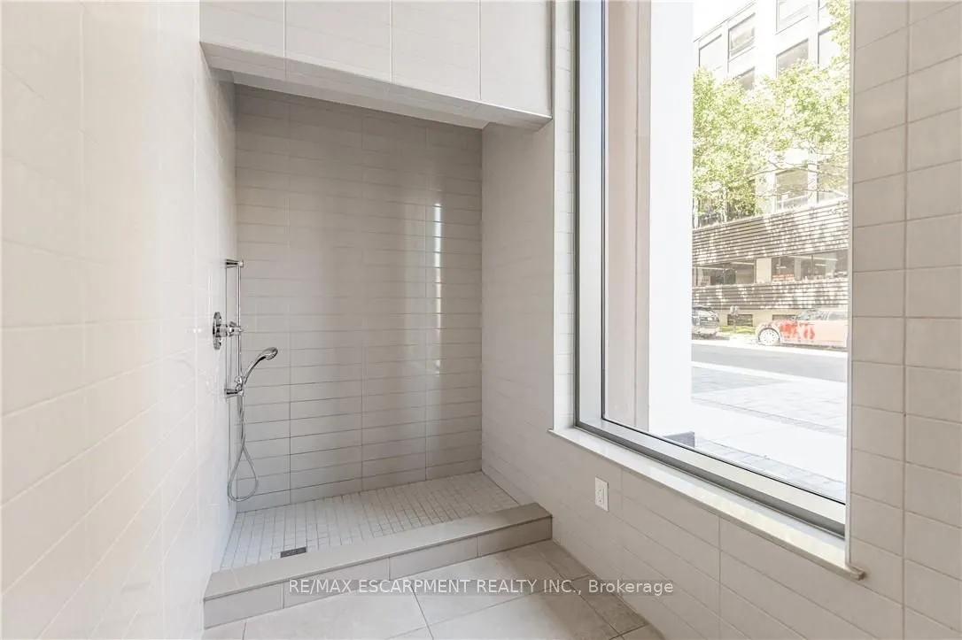 212 King William Street E, #415