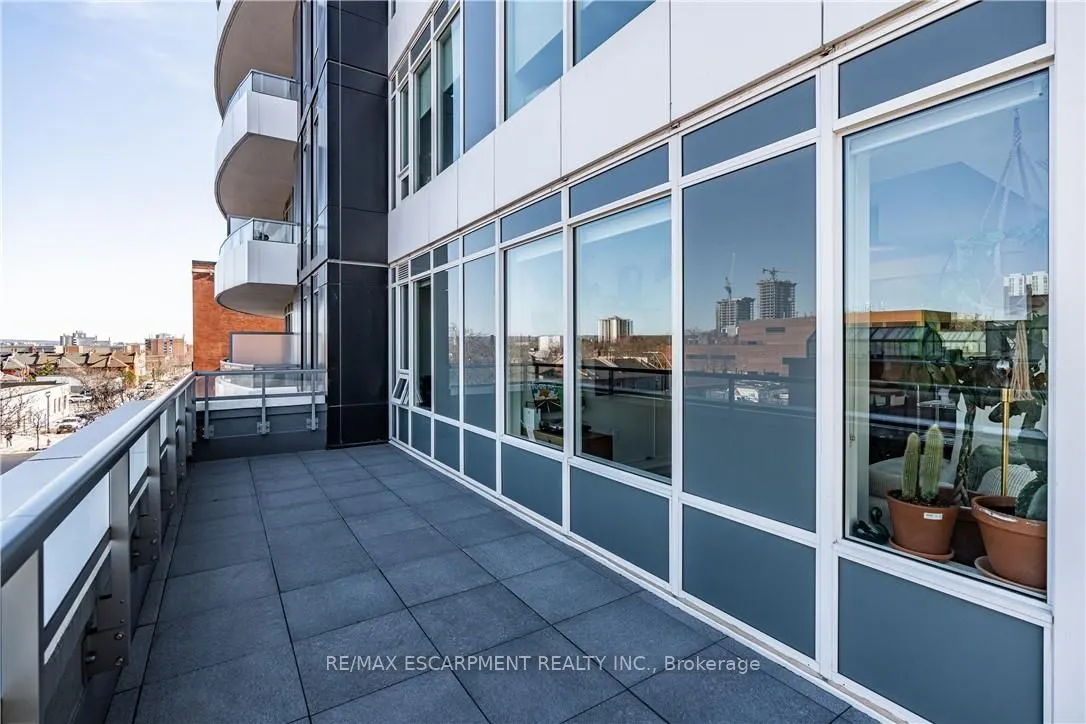212 King William Street E, #415