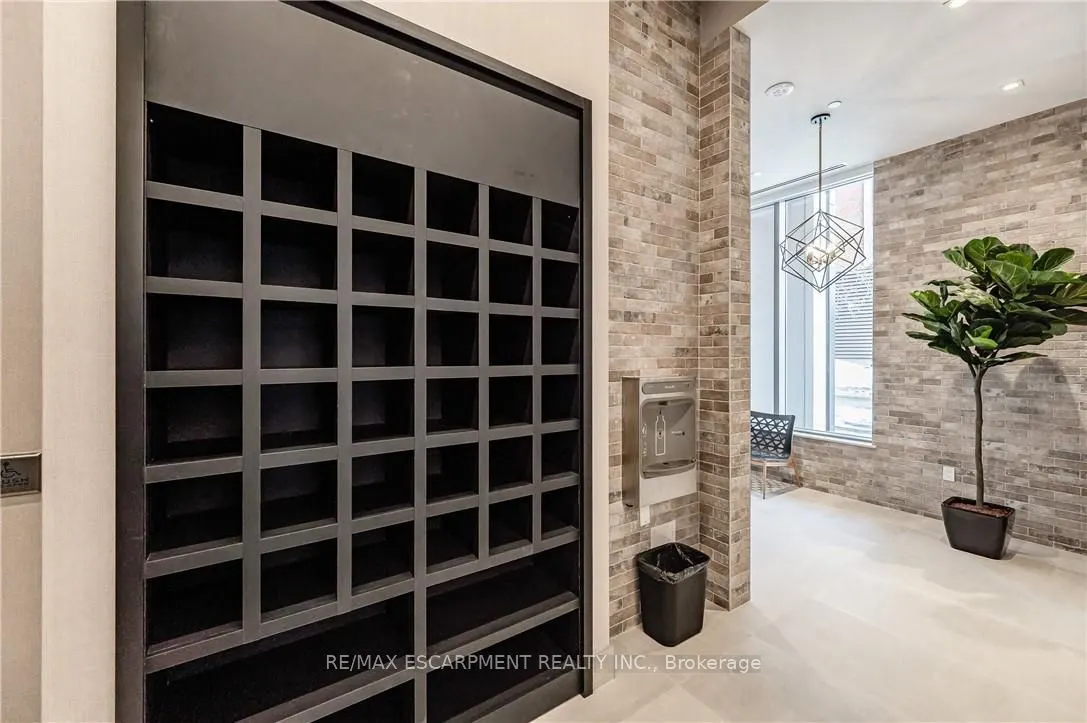 212 King William Street E, #415