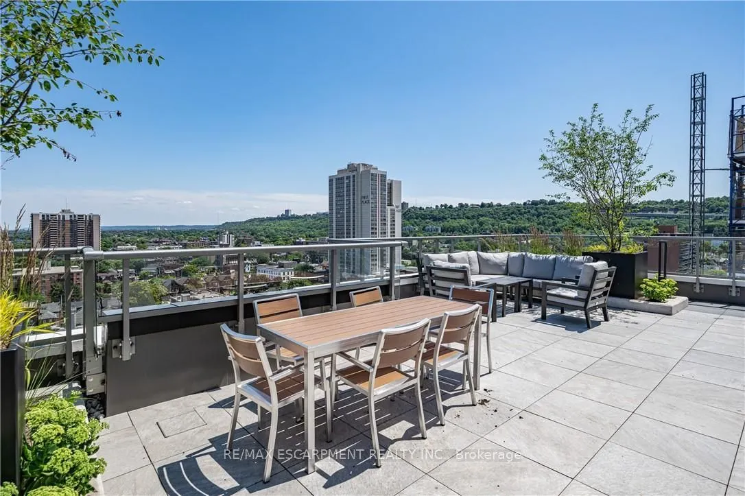 212 King William Street E, #415