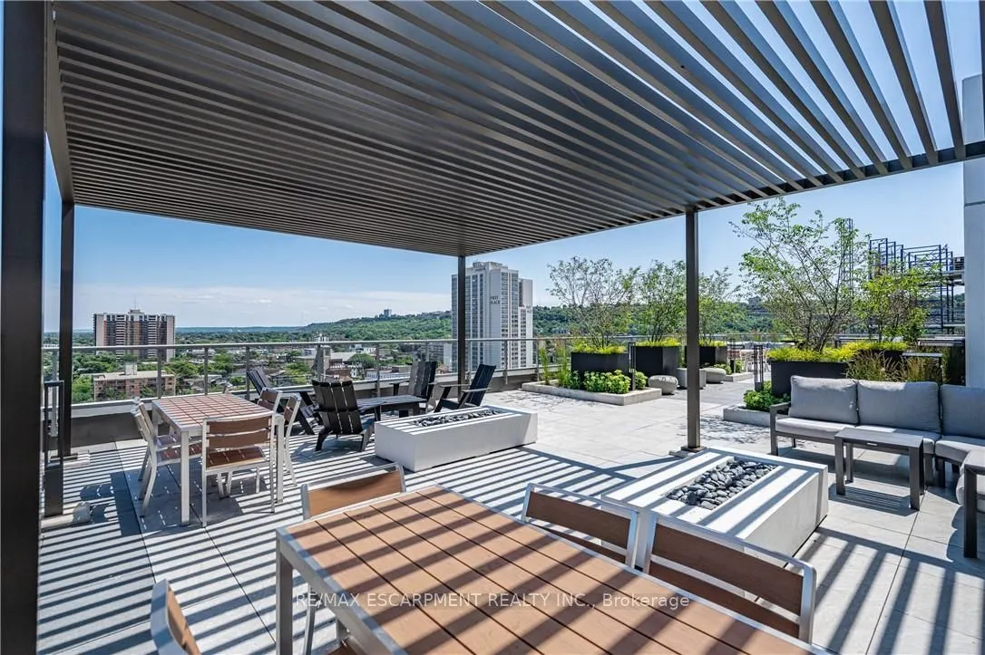 212 King William Street E, #415