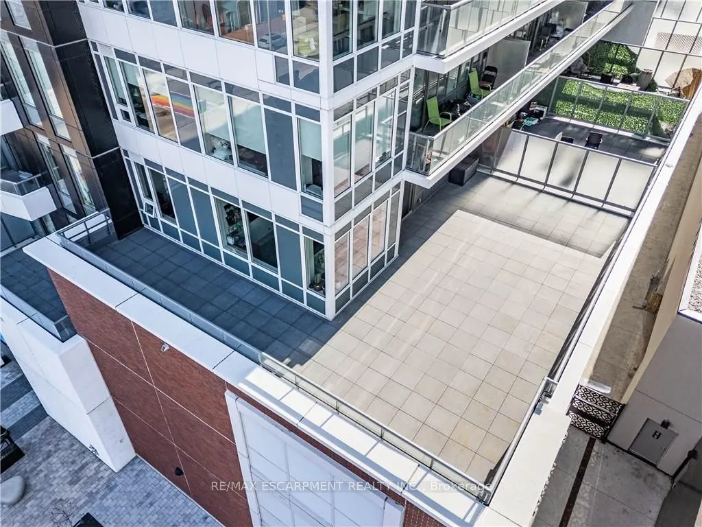 212 King William Street E, #415