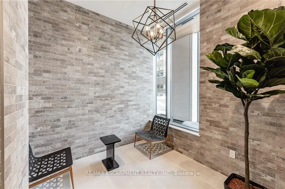 212 King William Street E, #415