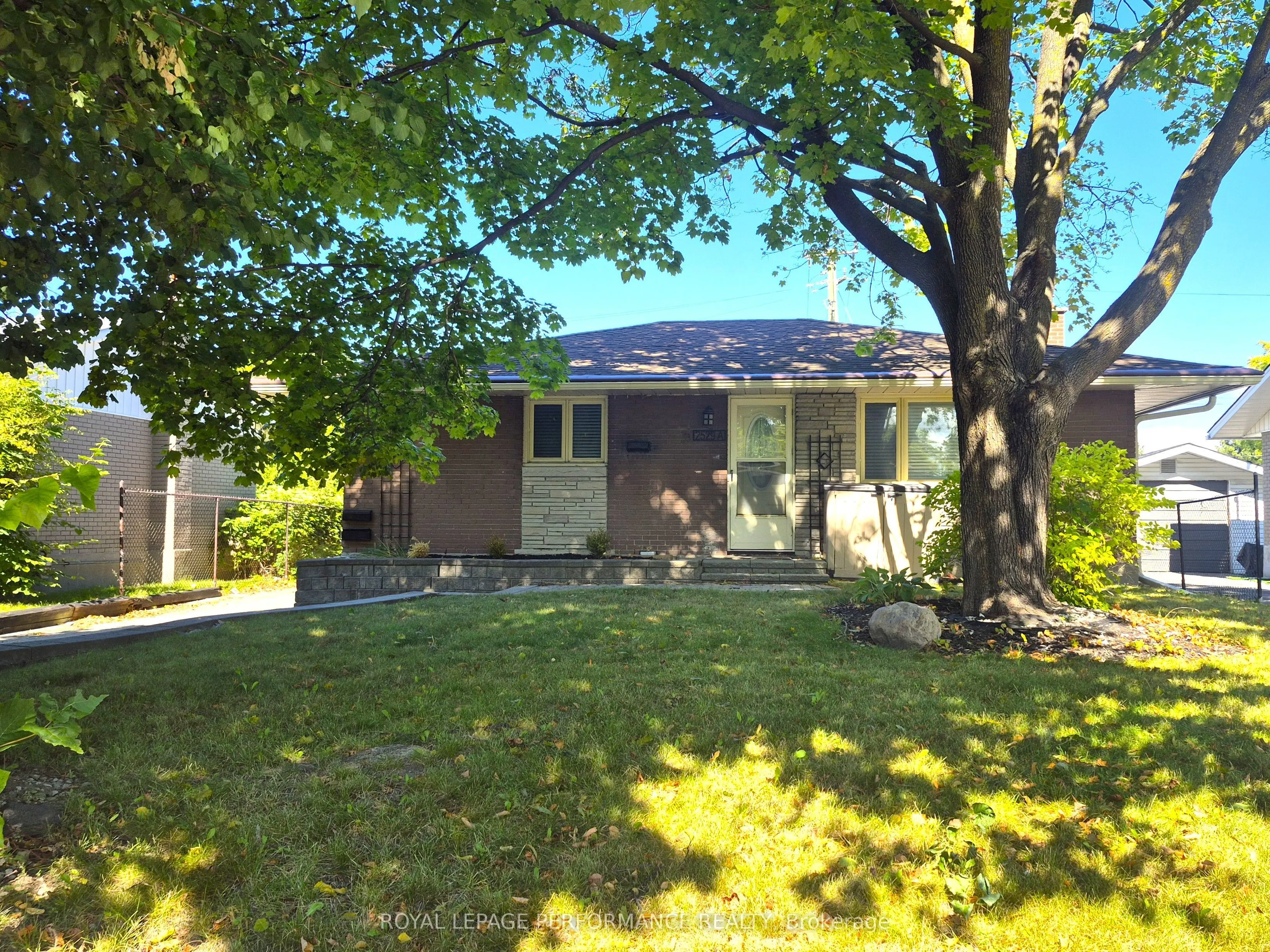 2529 ROMAN Avenue, #A