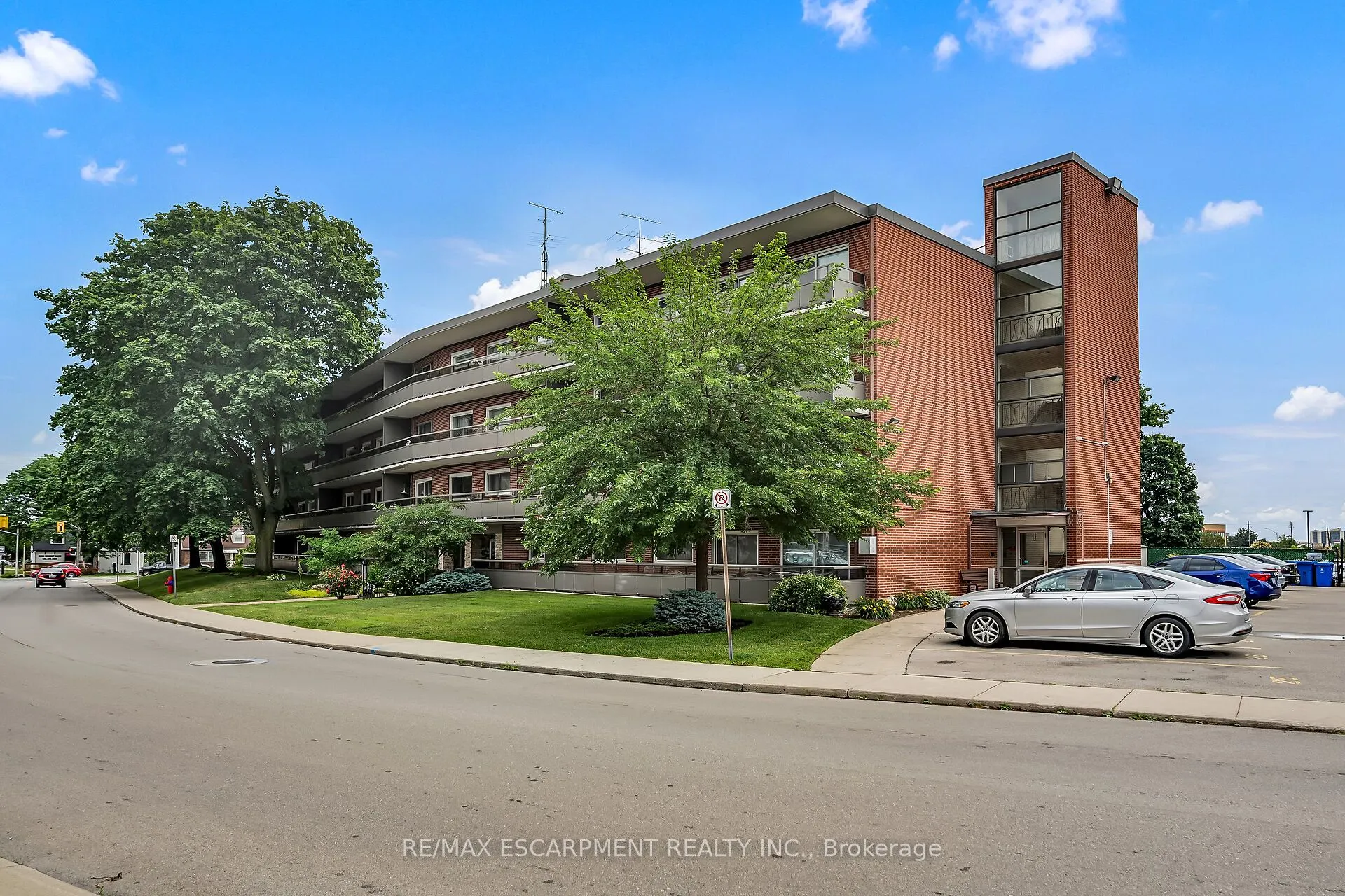 11 Woodman Drive S, #103