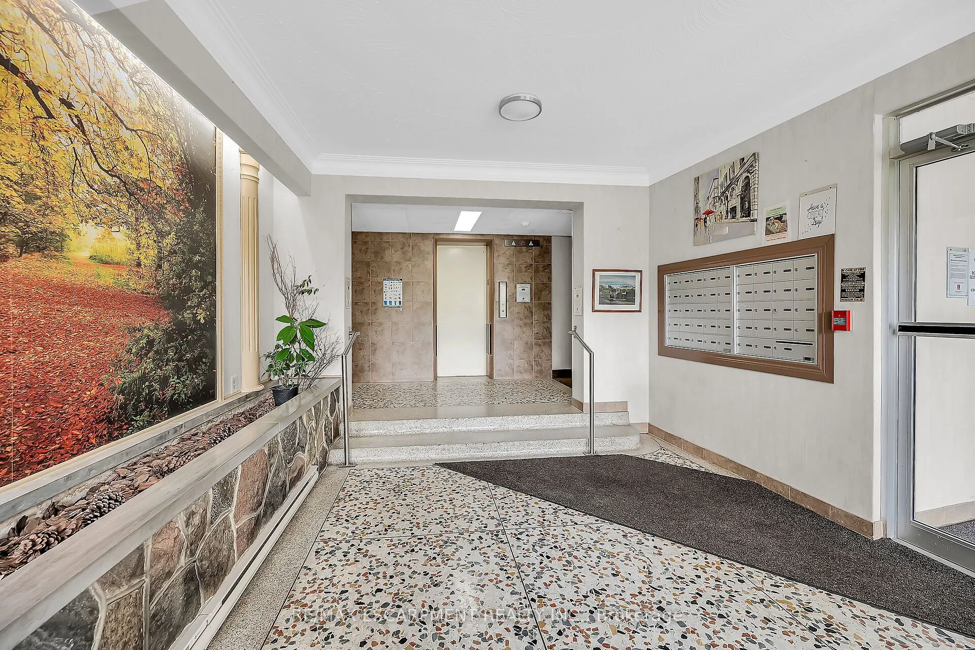 11 Woodman Drive S, #103