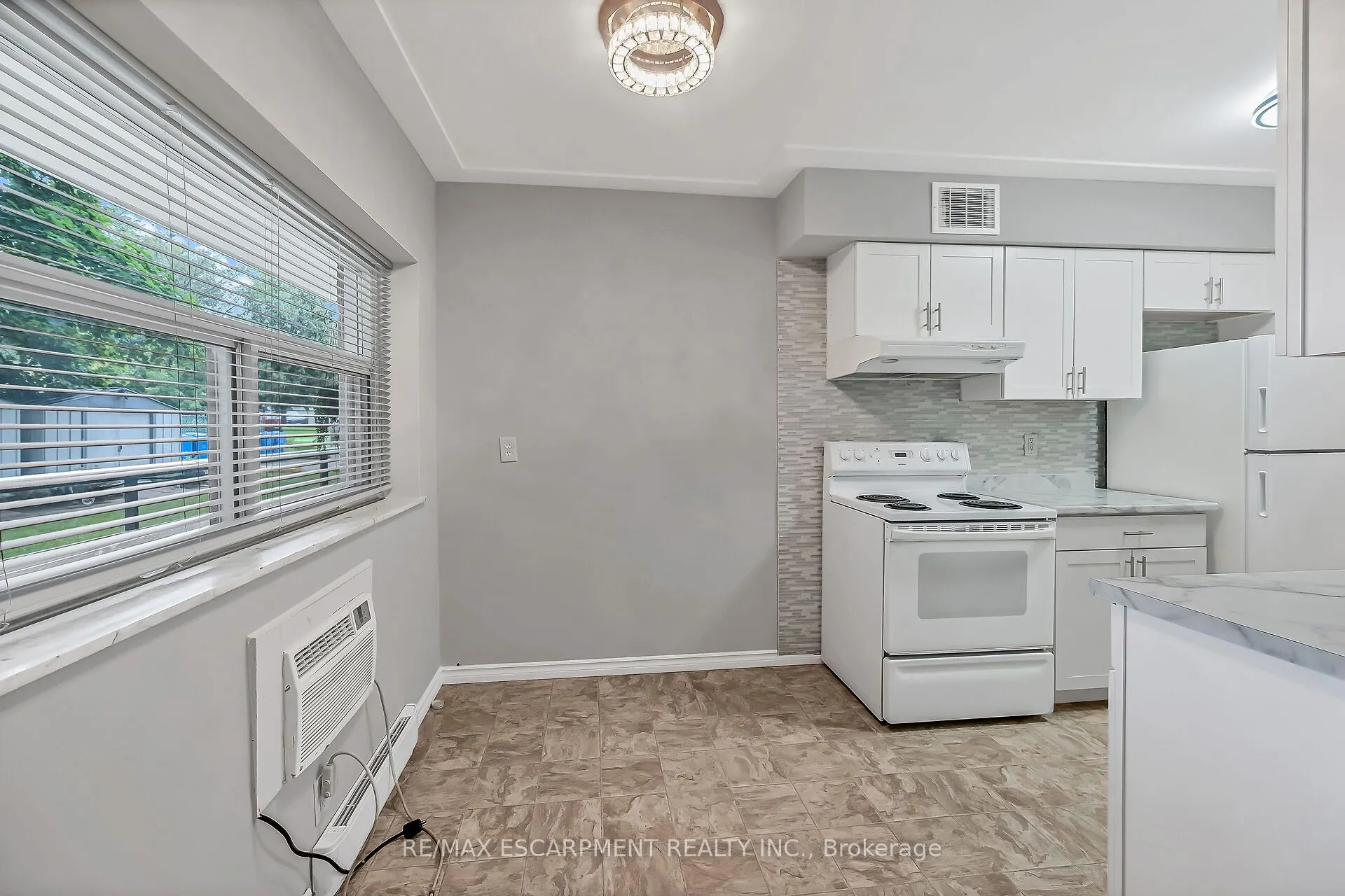11 Woodman Drive S, #103