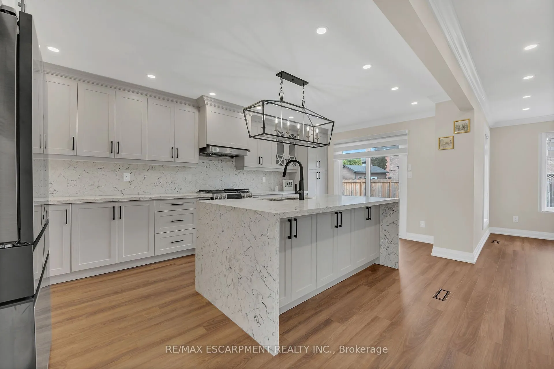 125 VALERA Drive E