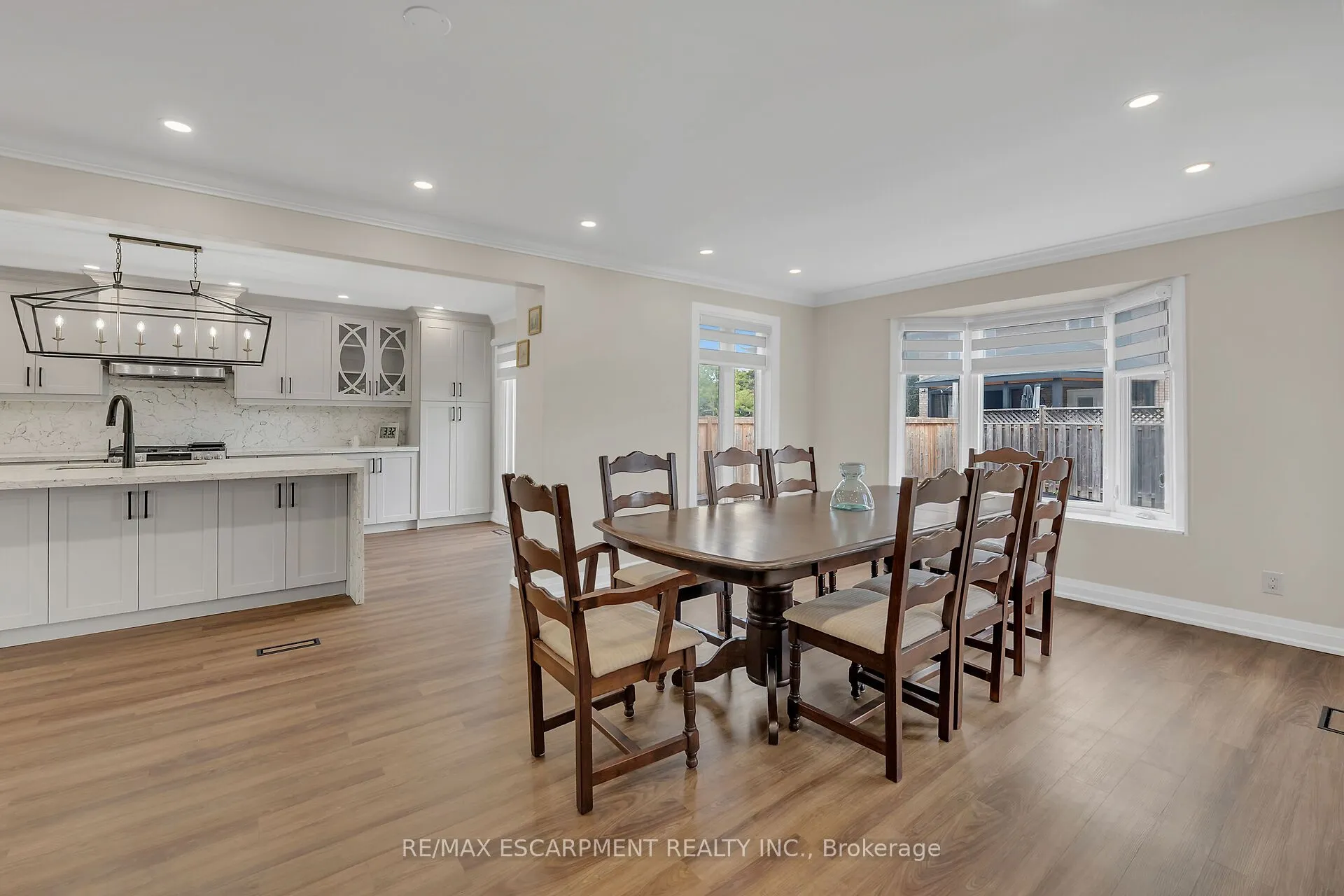 125 VALERA Drive E