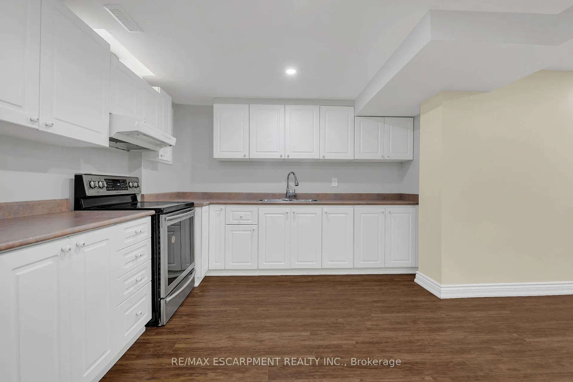 125 VALERA Drive E