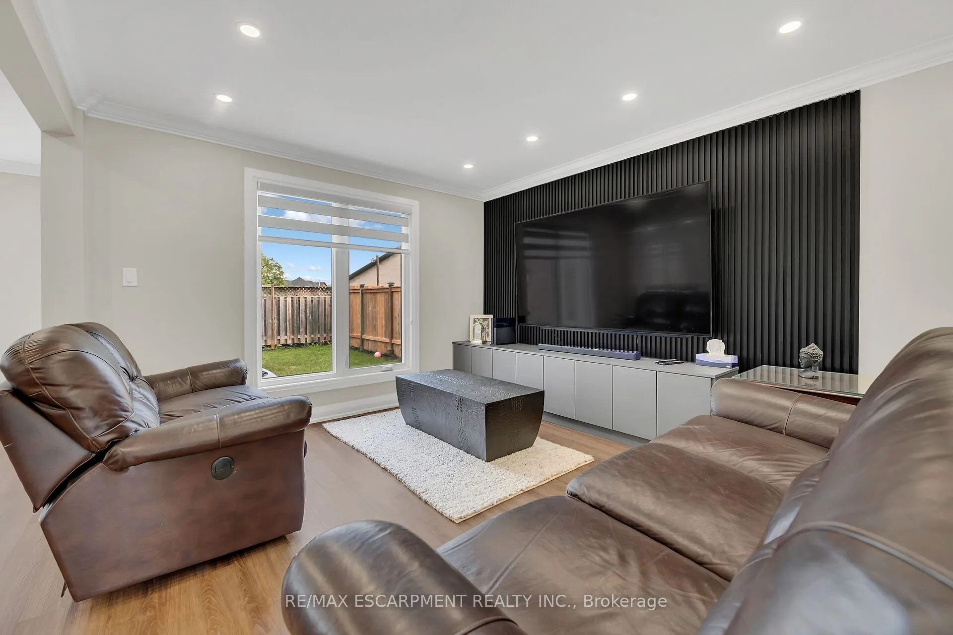 125 VALERA Drive E