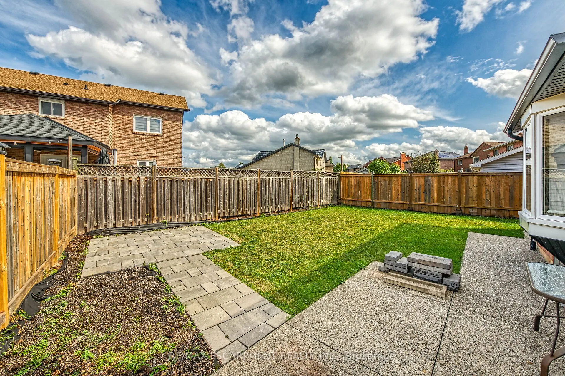 125 VALERA Drive E