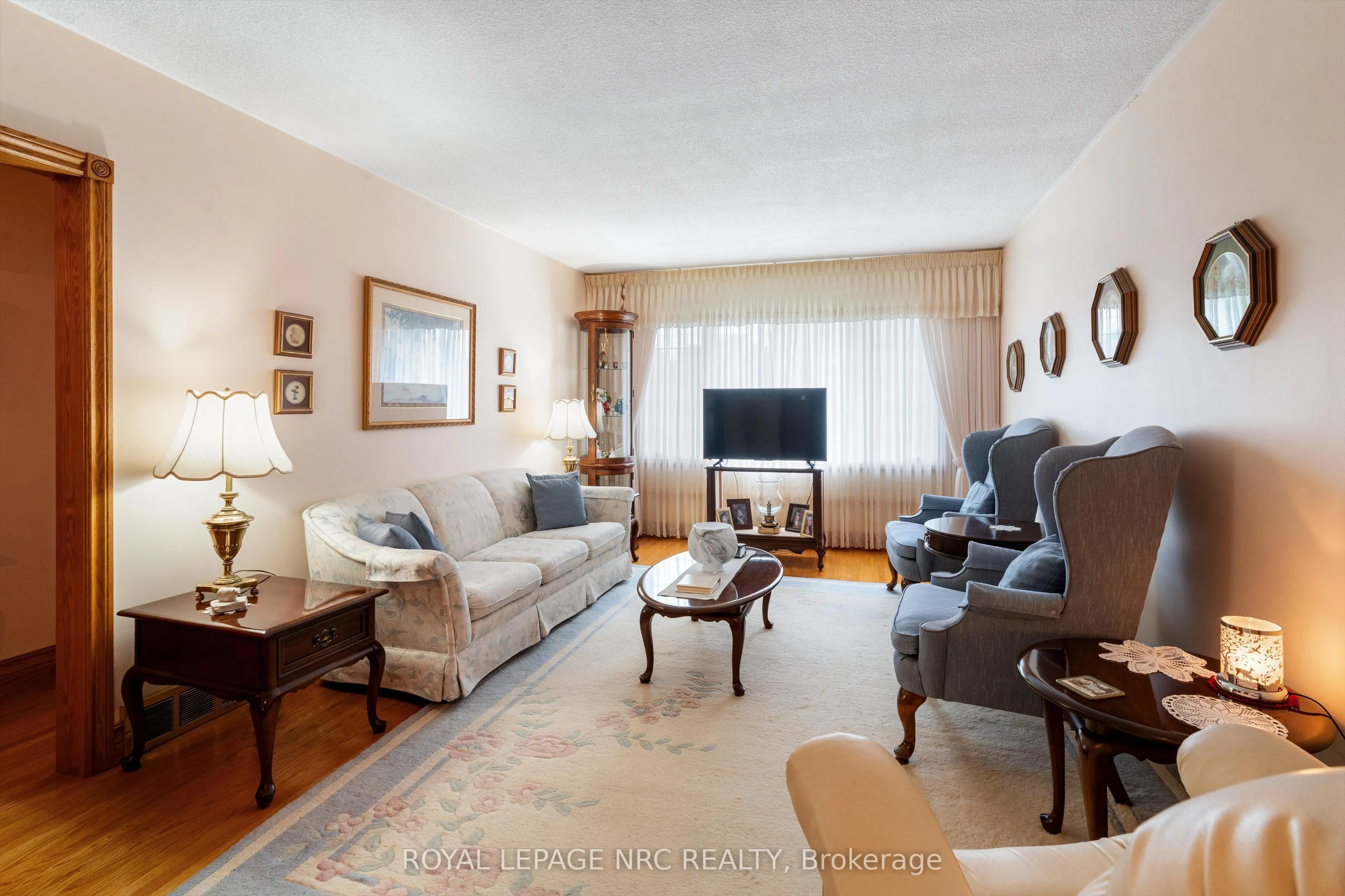 6043 Mayfair Drive