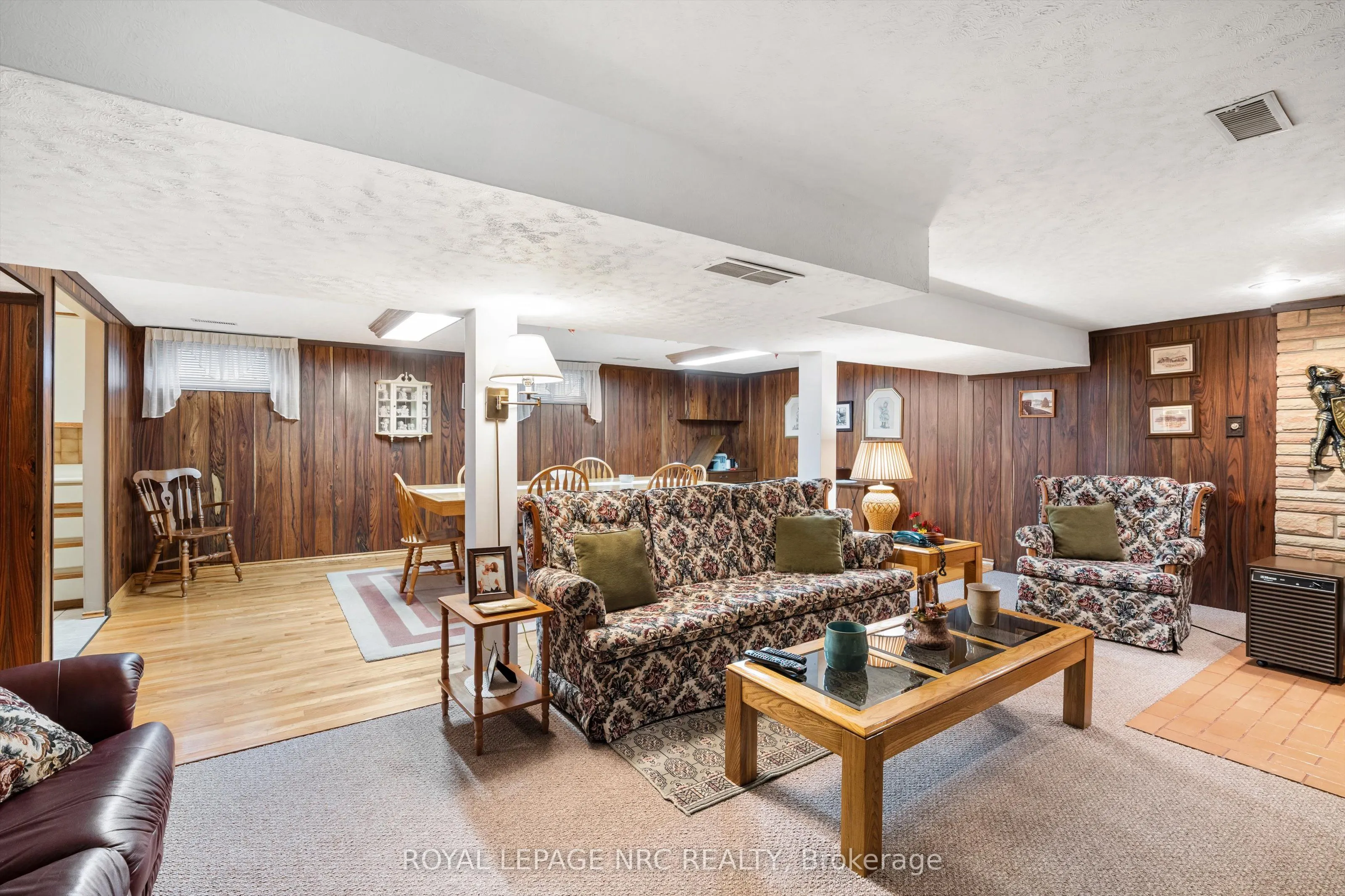 6043 Mayfair Drive