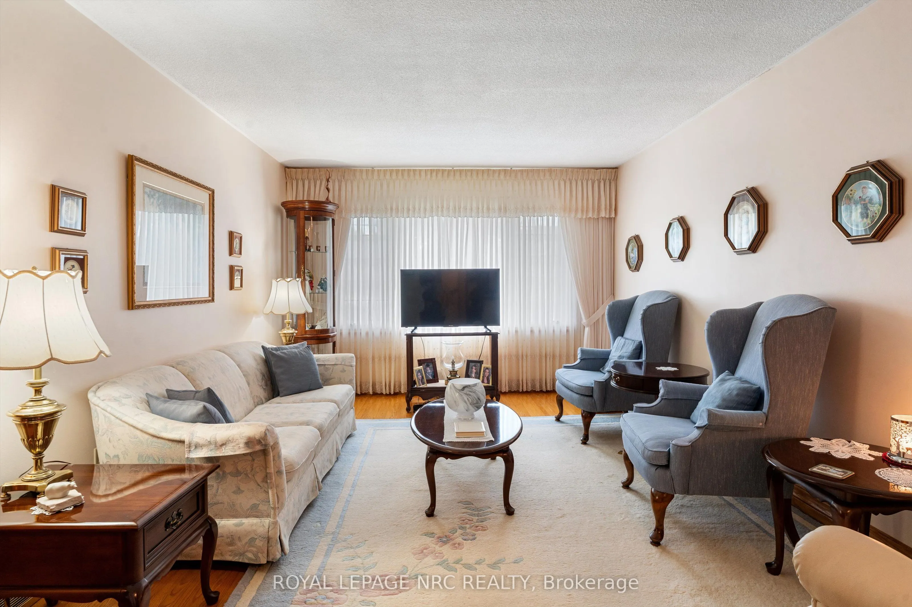 6043 Mayfair Drive