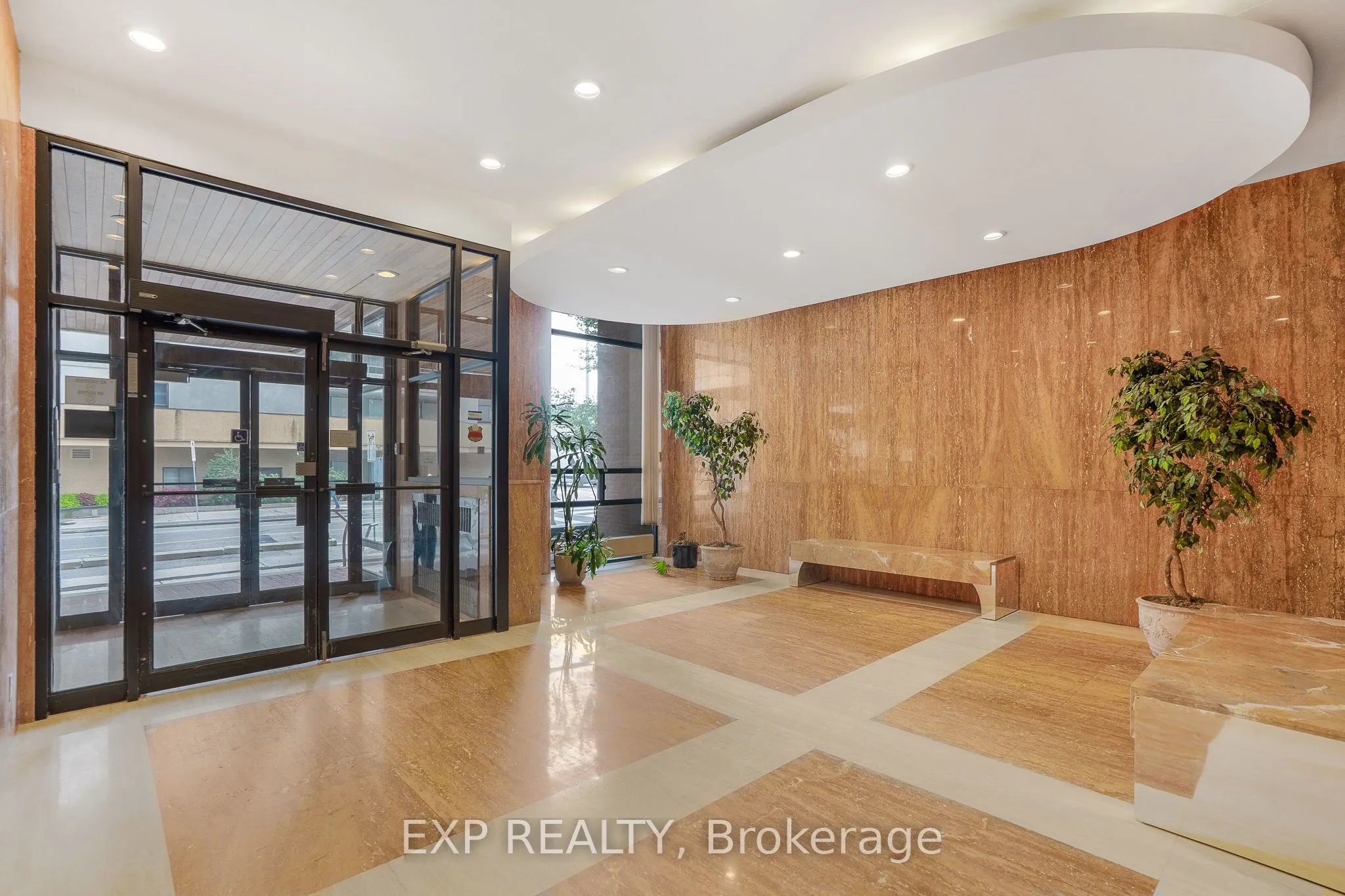 475 Laurier Avenue W, #204