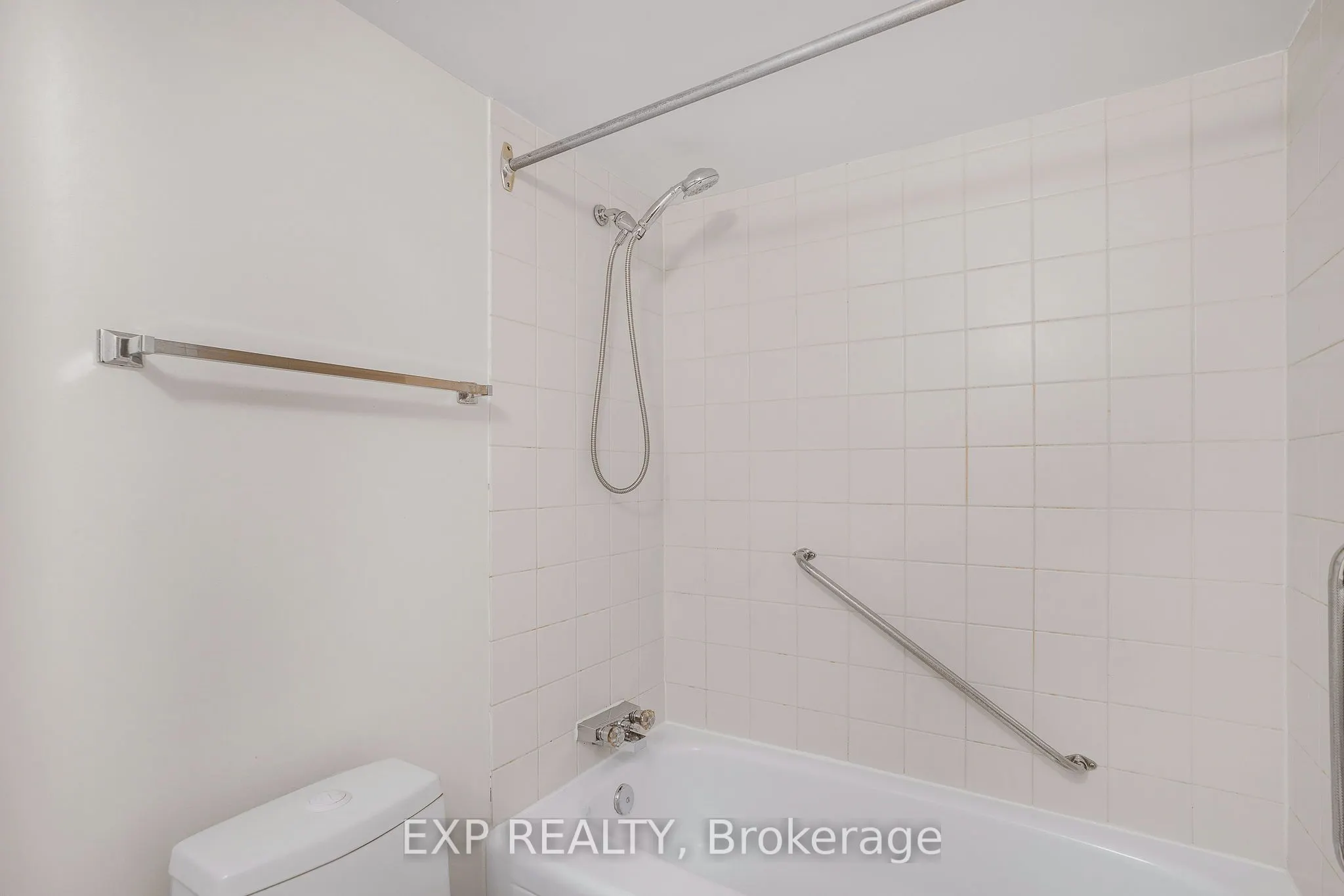475 Laurier Avenue W, #204