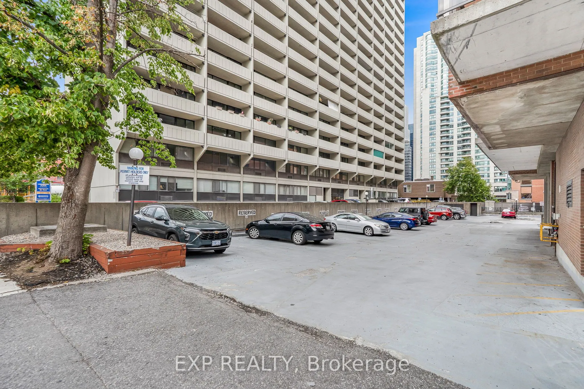 475 Laurier Avenue W, #204