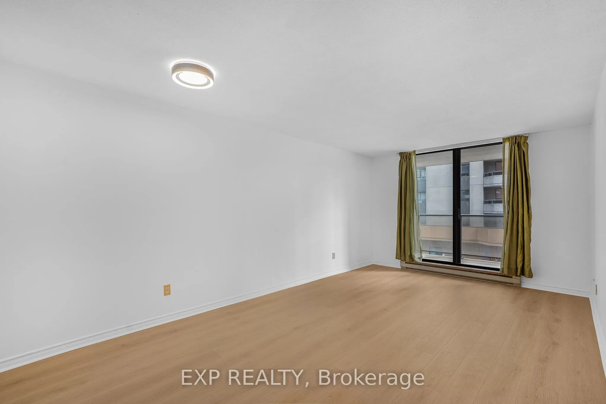 475 Laurier Avenue W, #204