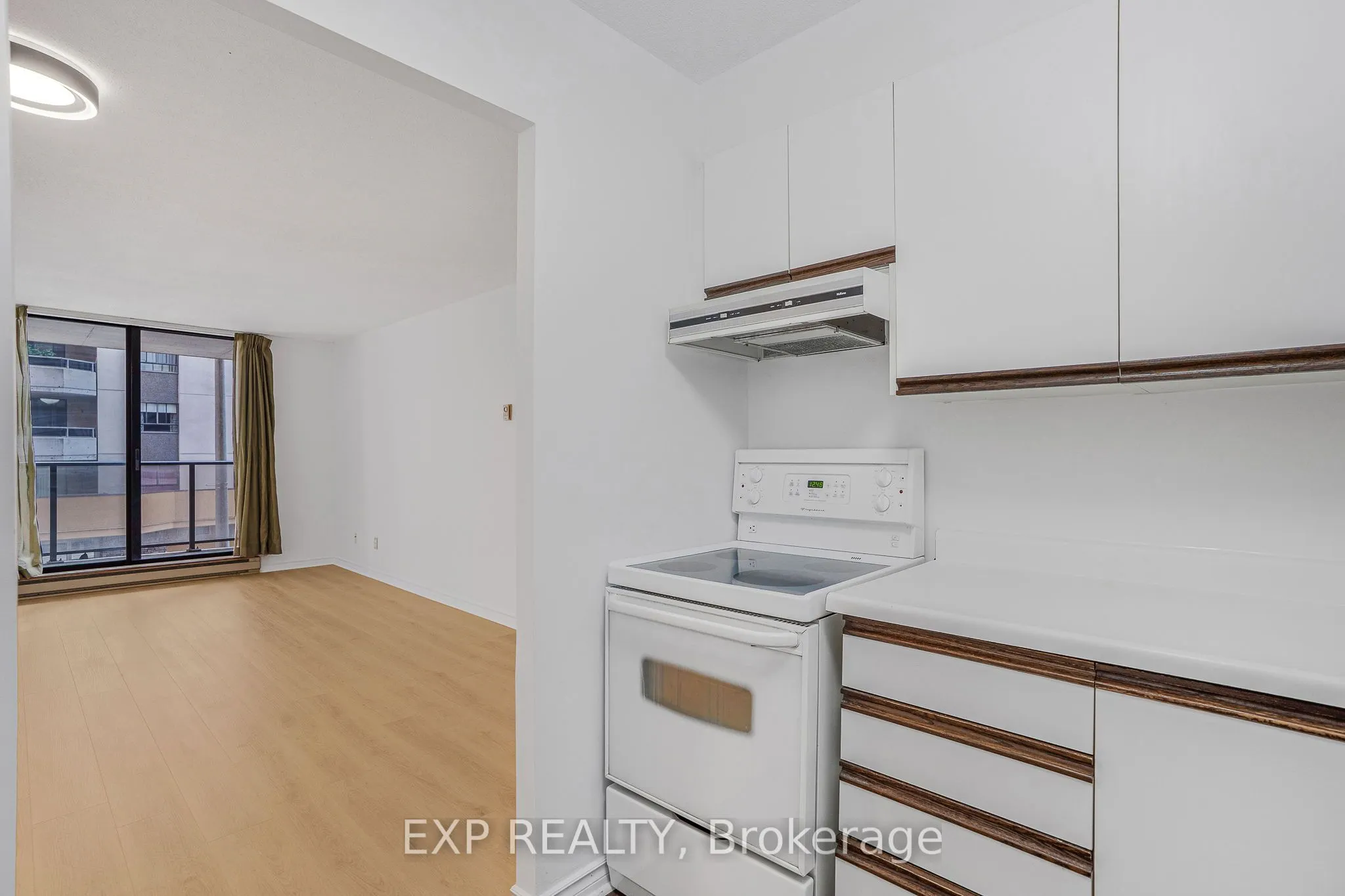 475 Laurier Avenue W, #204
