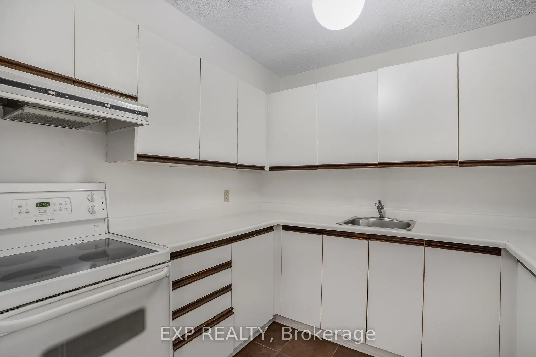 475 Laurier Avenue W, #204