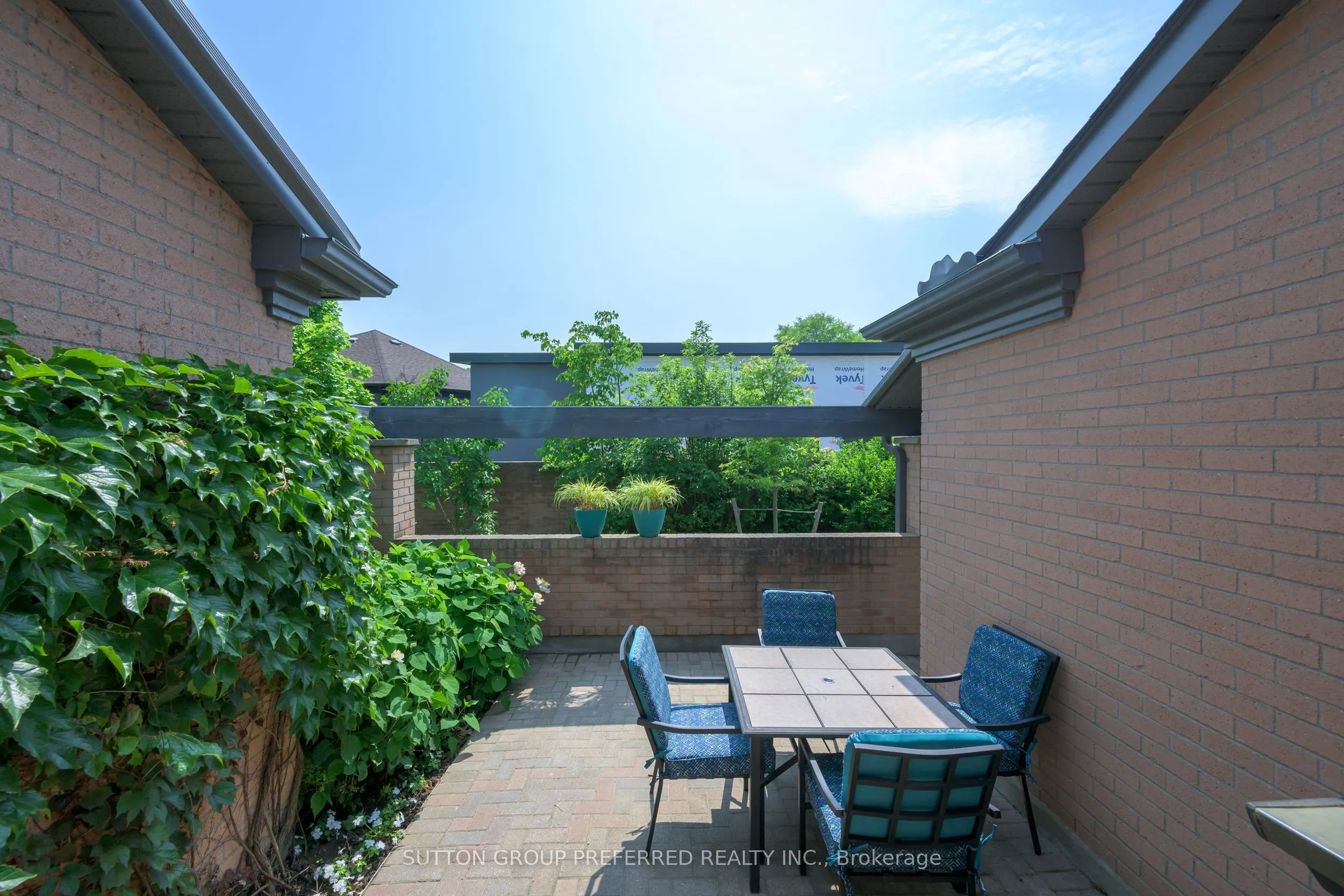 50 Fiddlers Green Road, #51