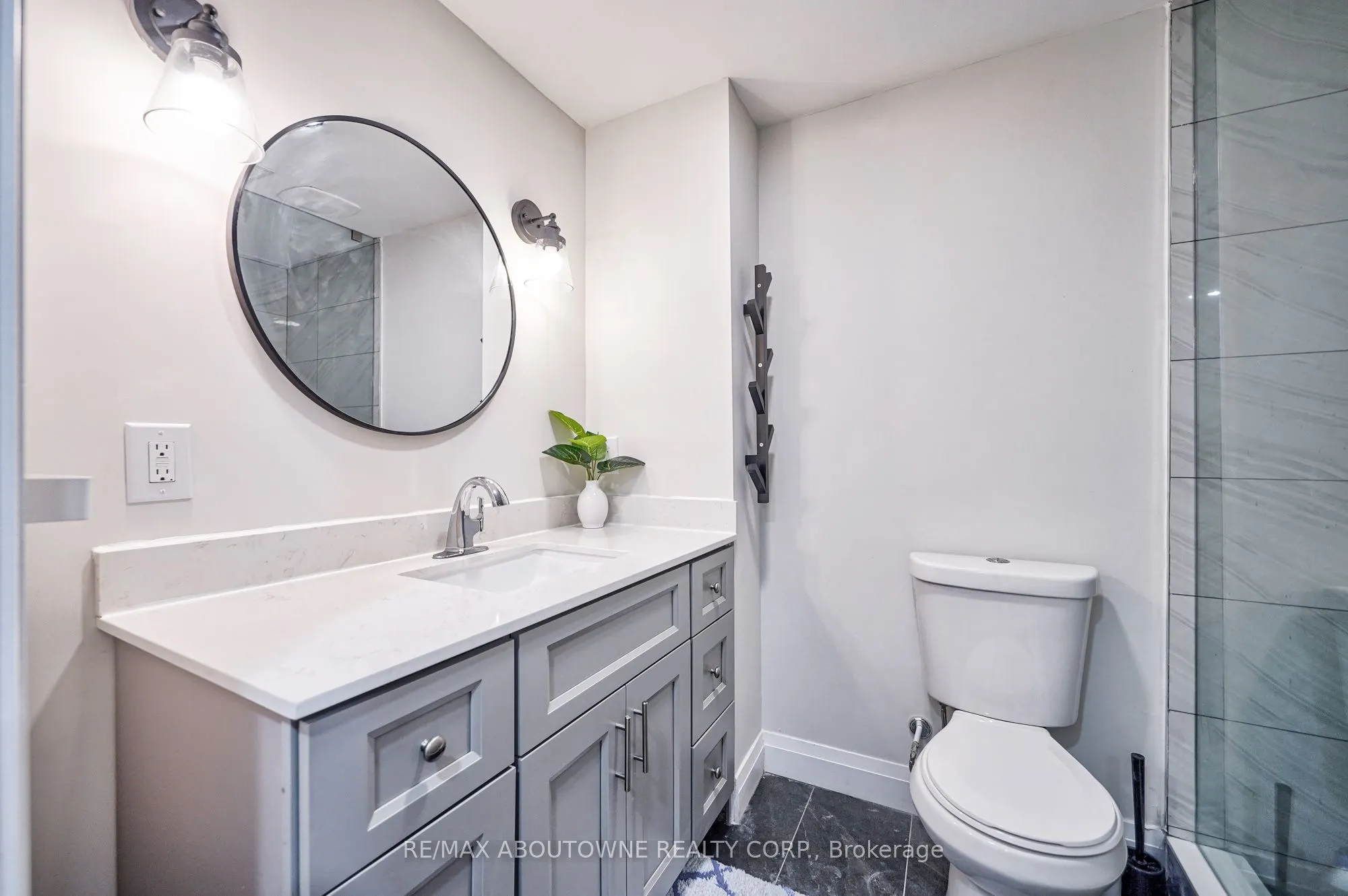 195 Greti Drive, #Upper