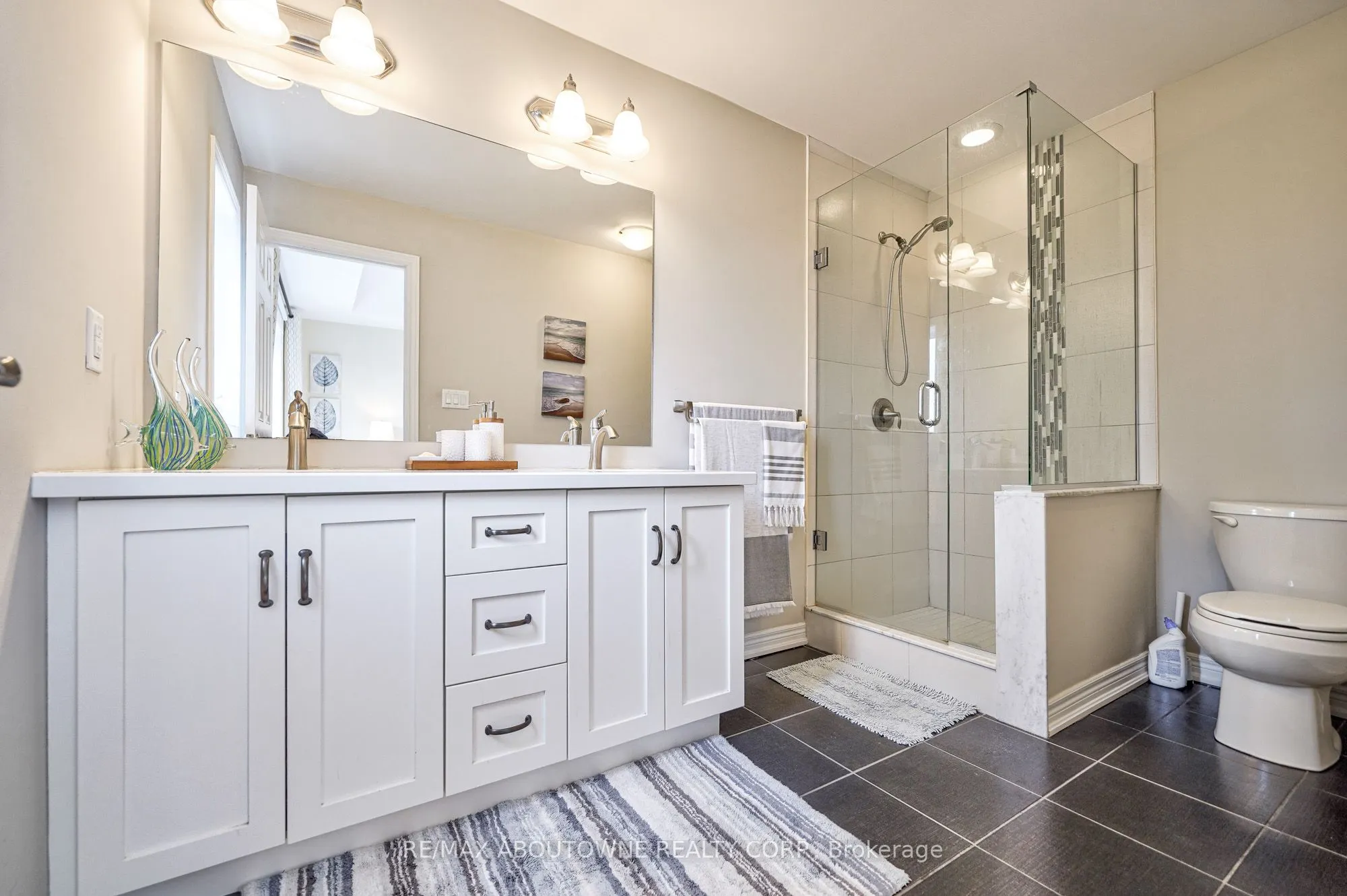 195 Greti Drive, #Upper