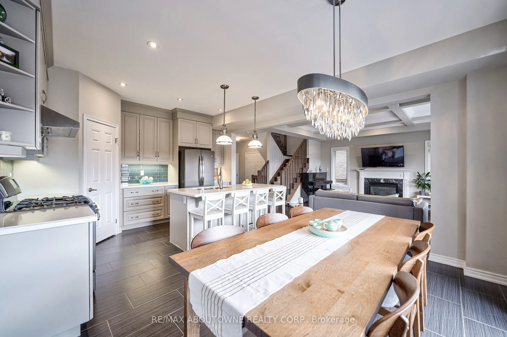 195 Greti Drive, #Upper