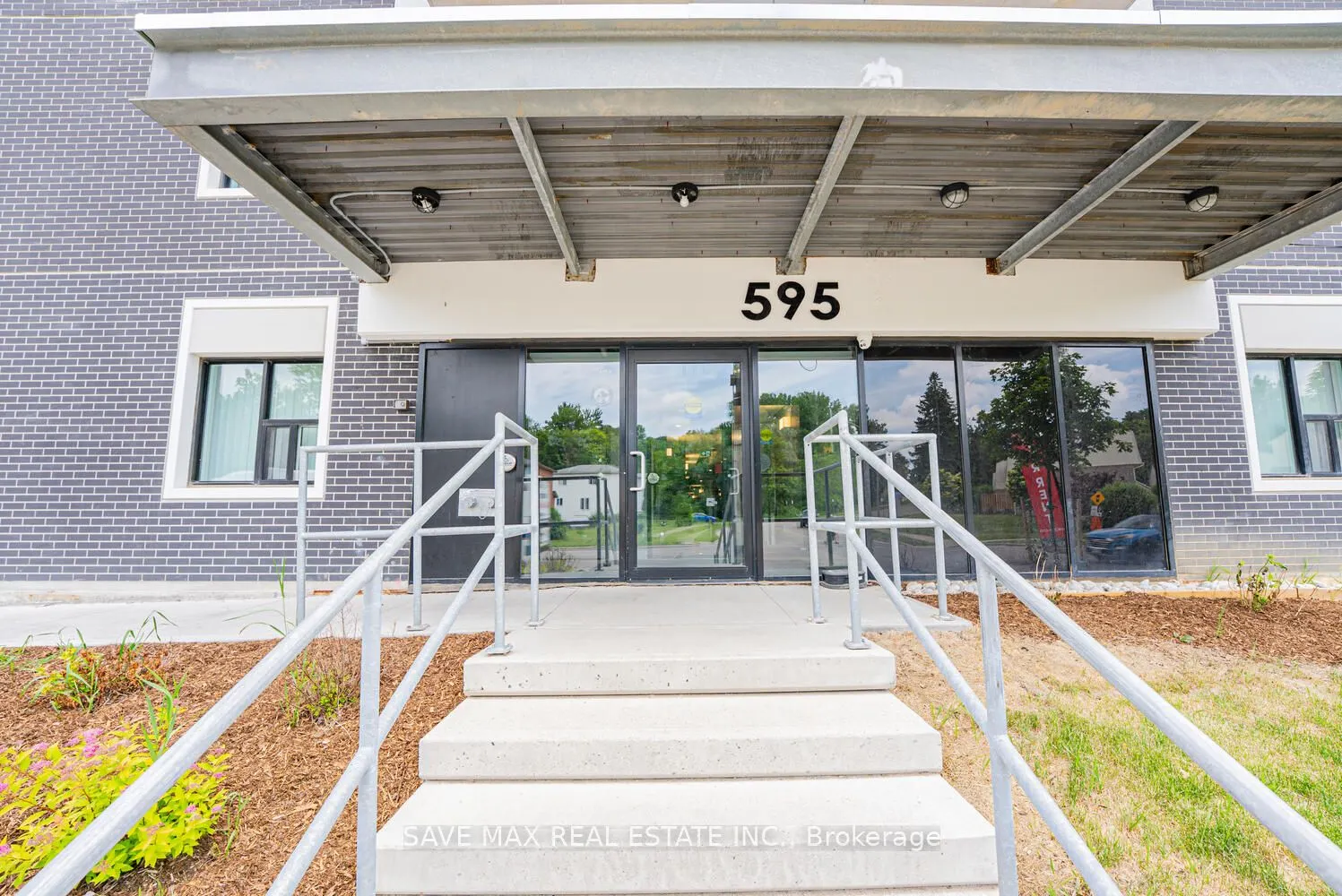 595 Strasburg Road, #208