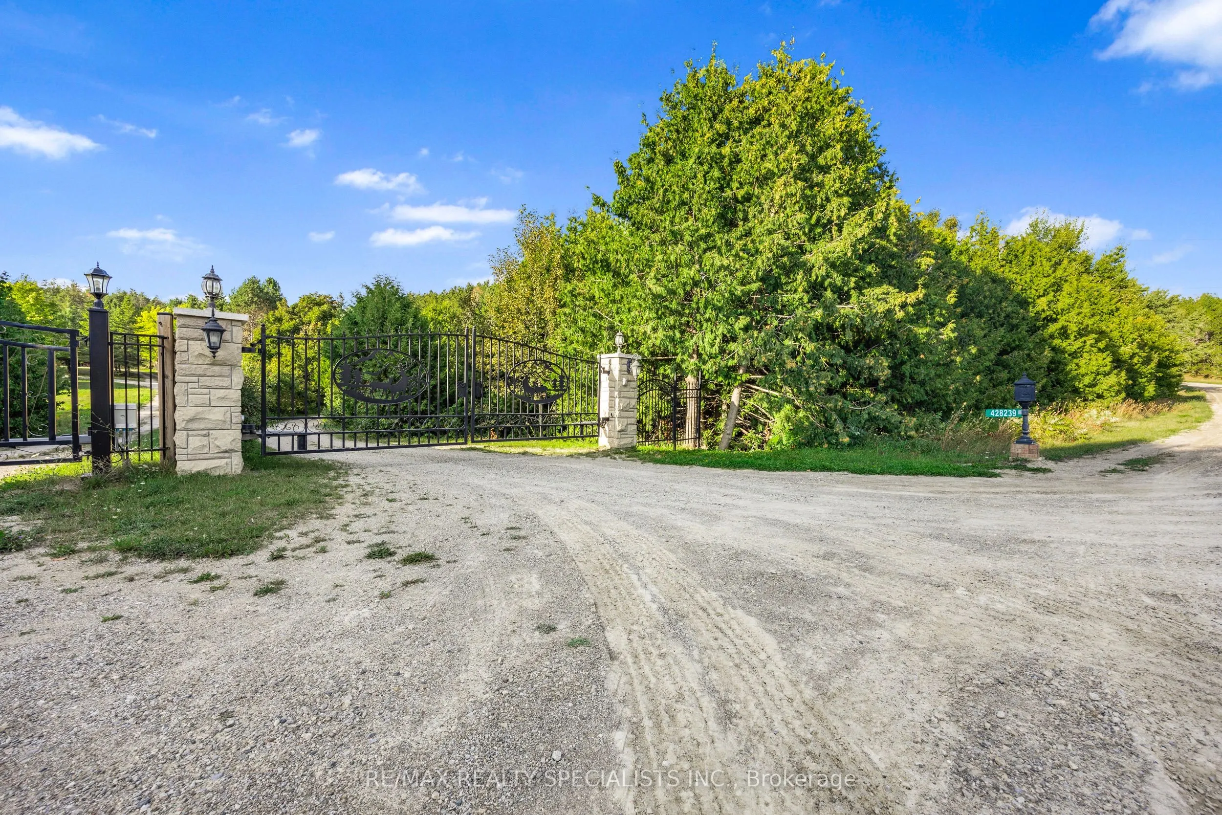 428239 25th Side Road
