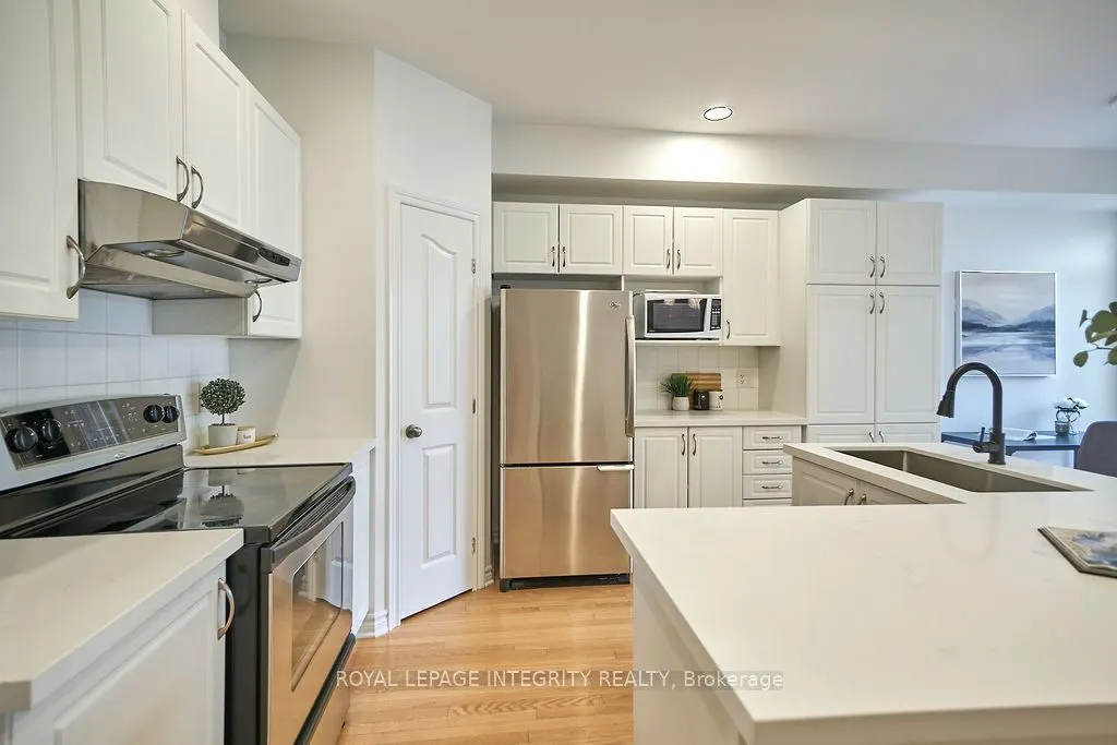 221 Badgeley Avenue