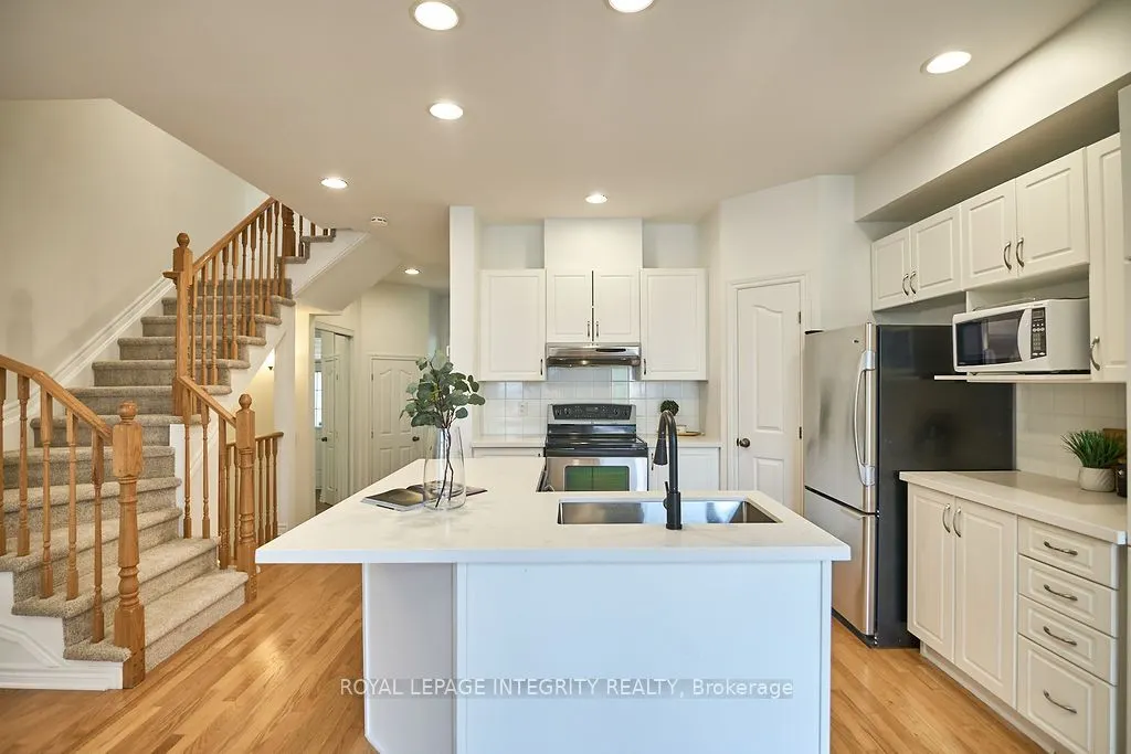 221 Badgeley Avenue