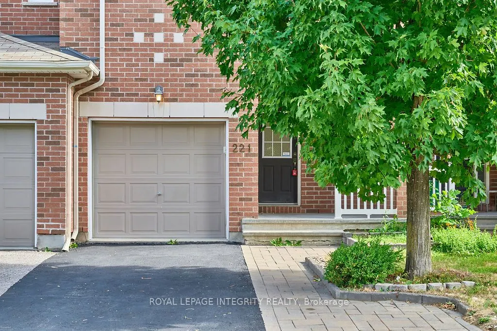 221 Badgeley Avenue