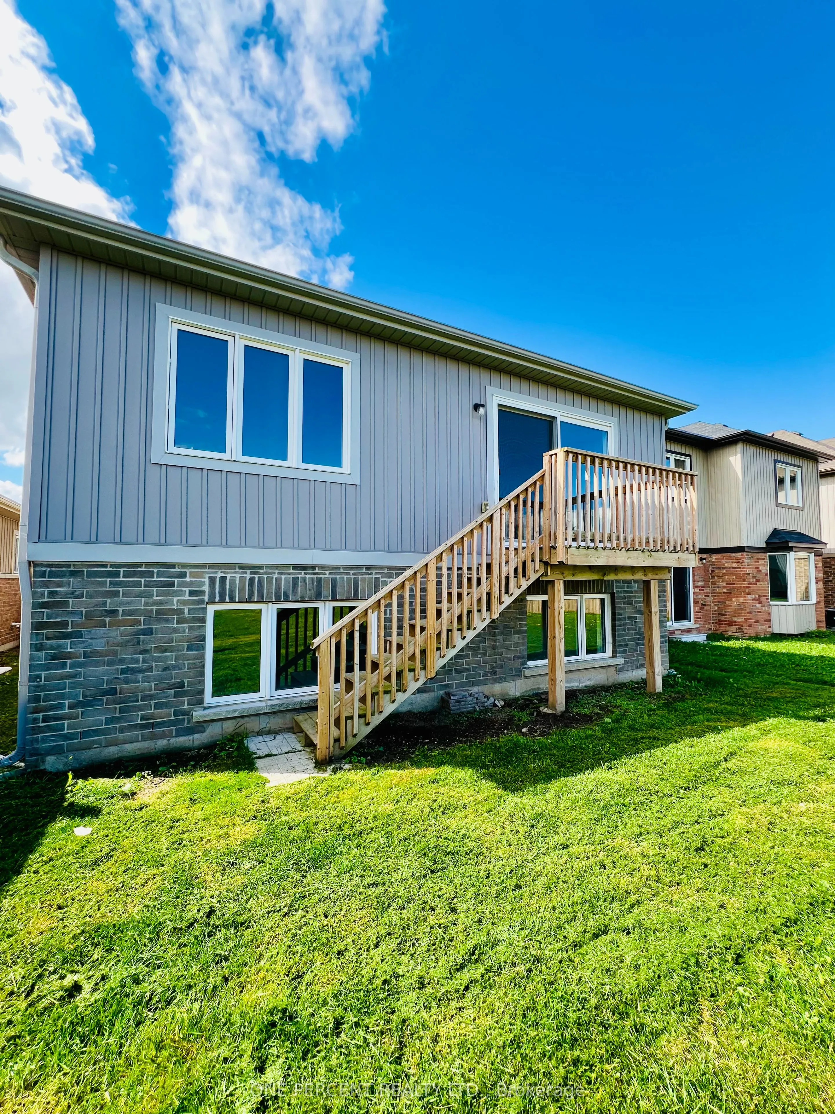 415 Krotz Street W