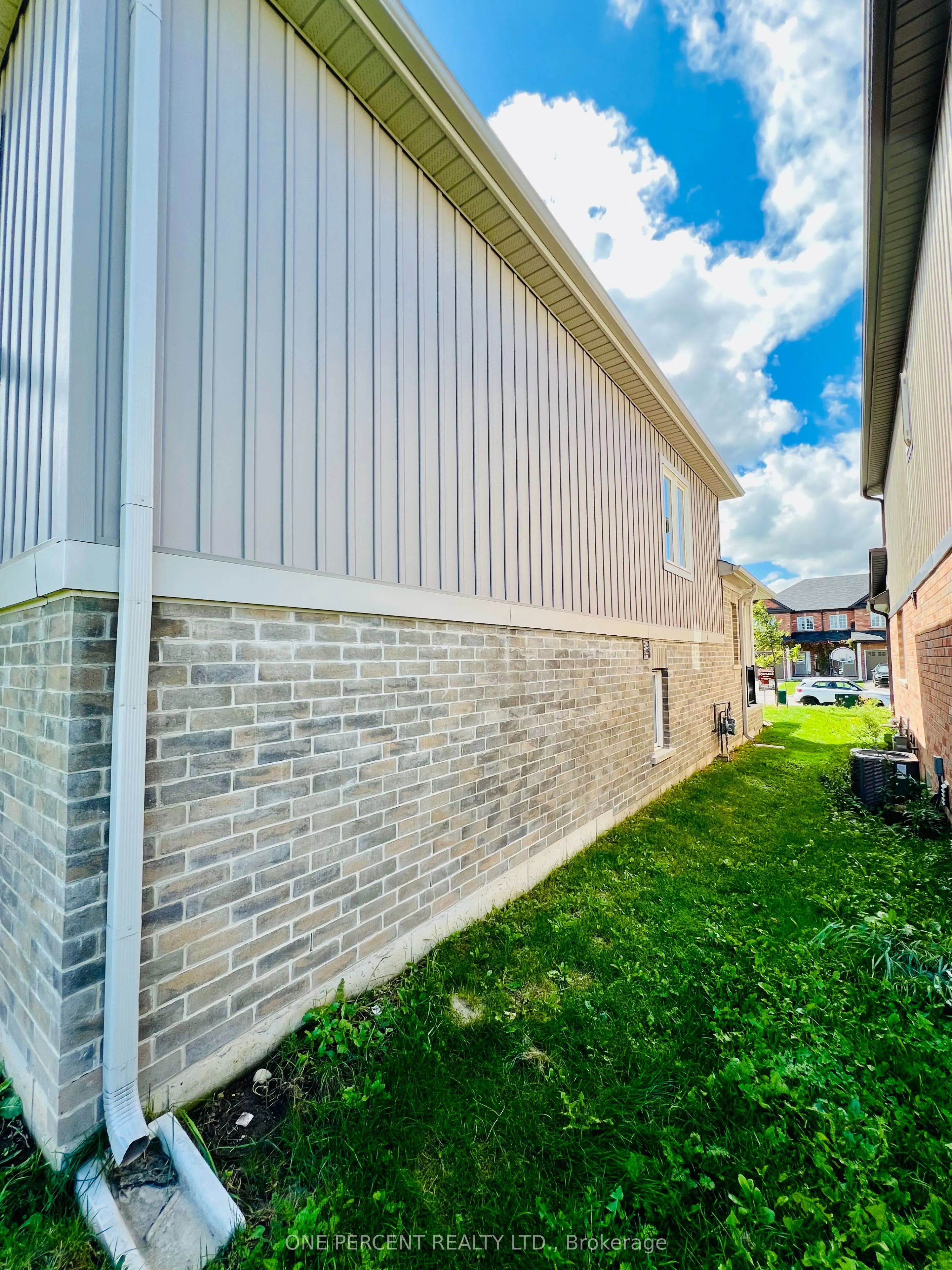 415 Krotz Street W