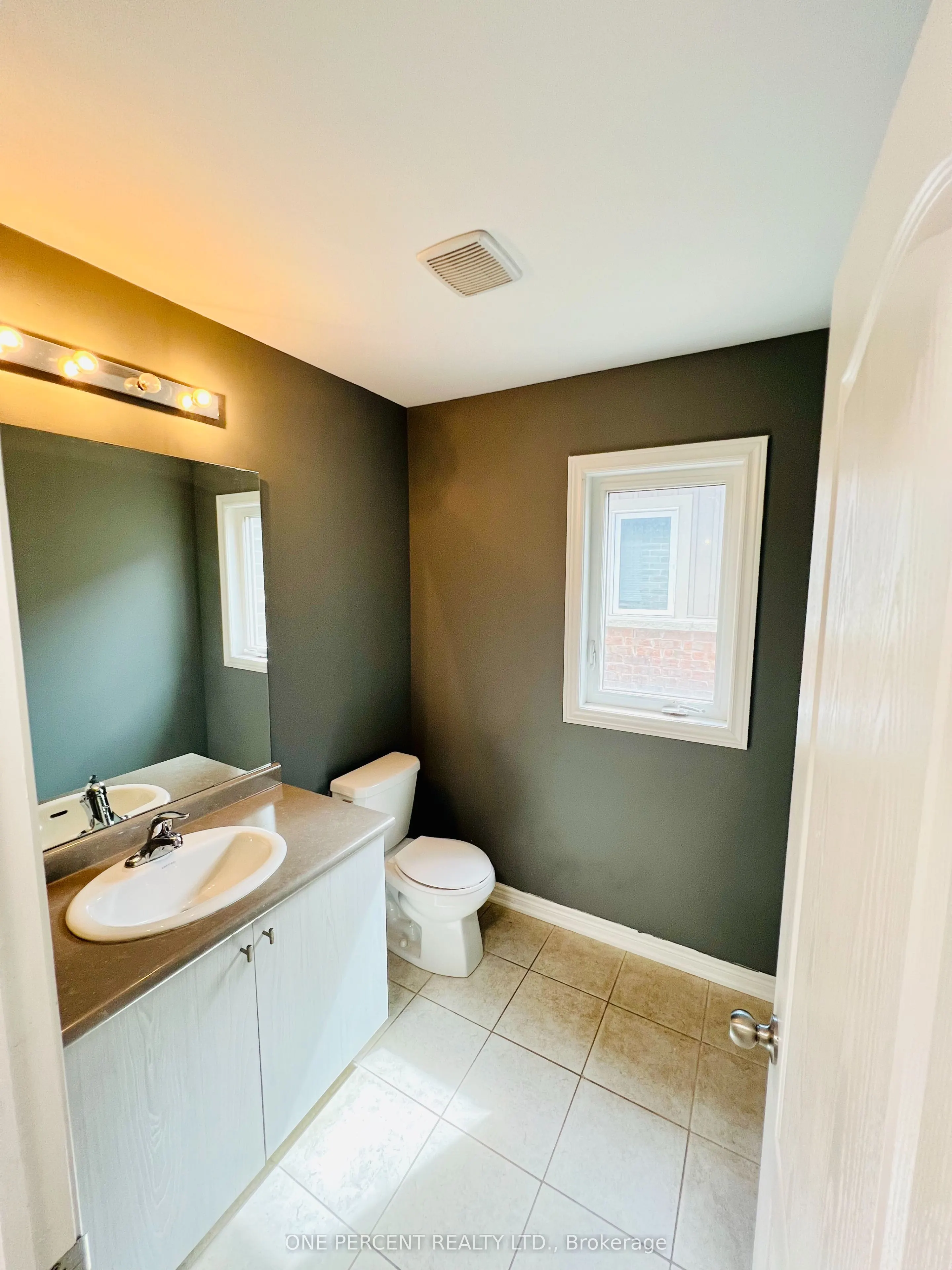415 Krotz Street W