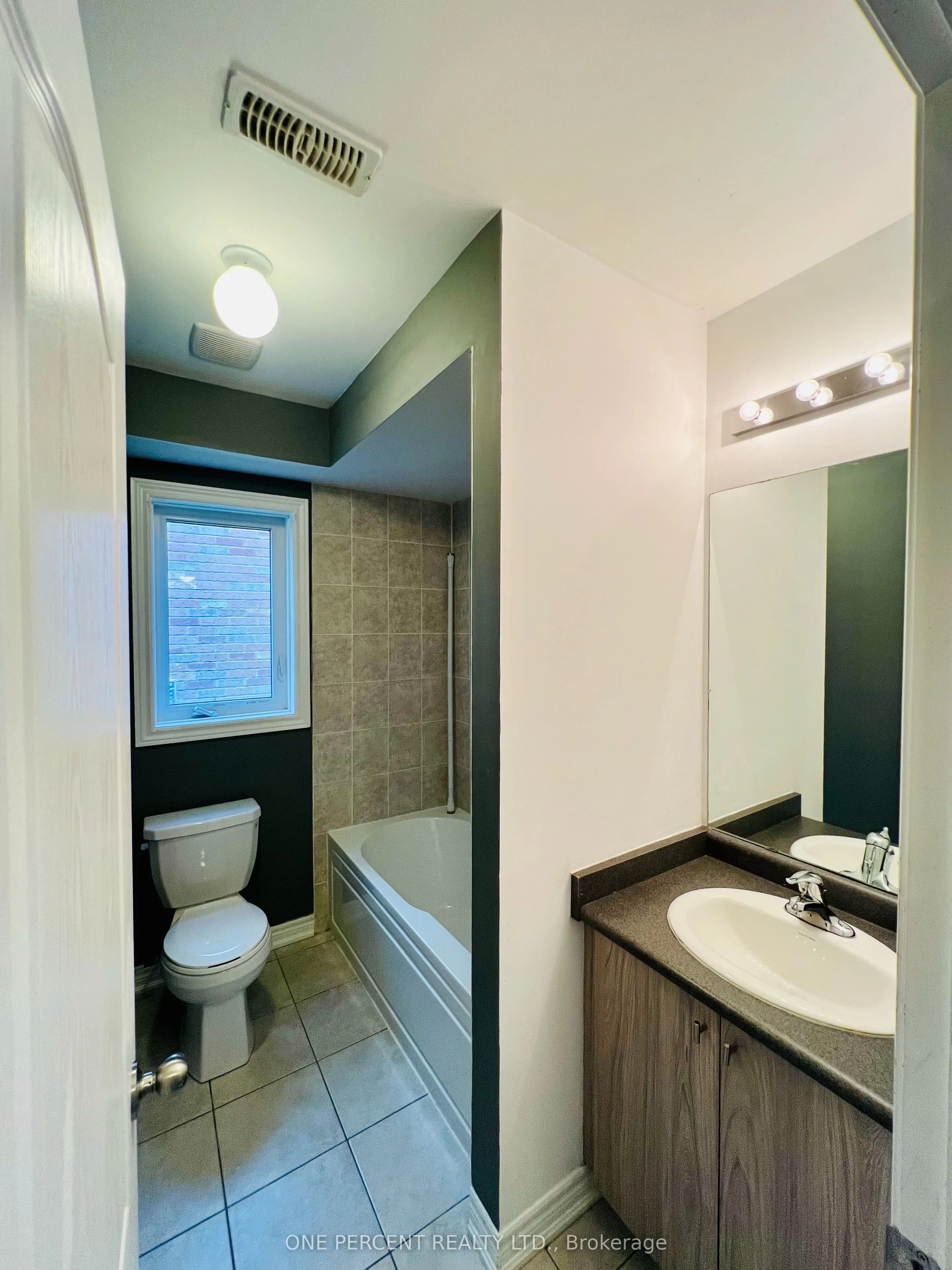 415 Krotz Street W