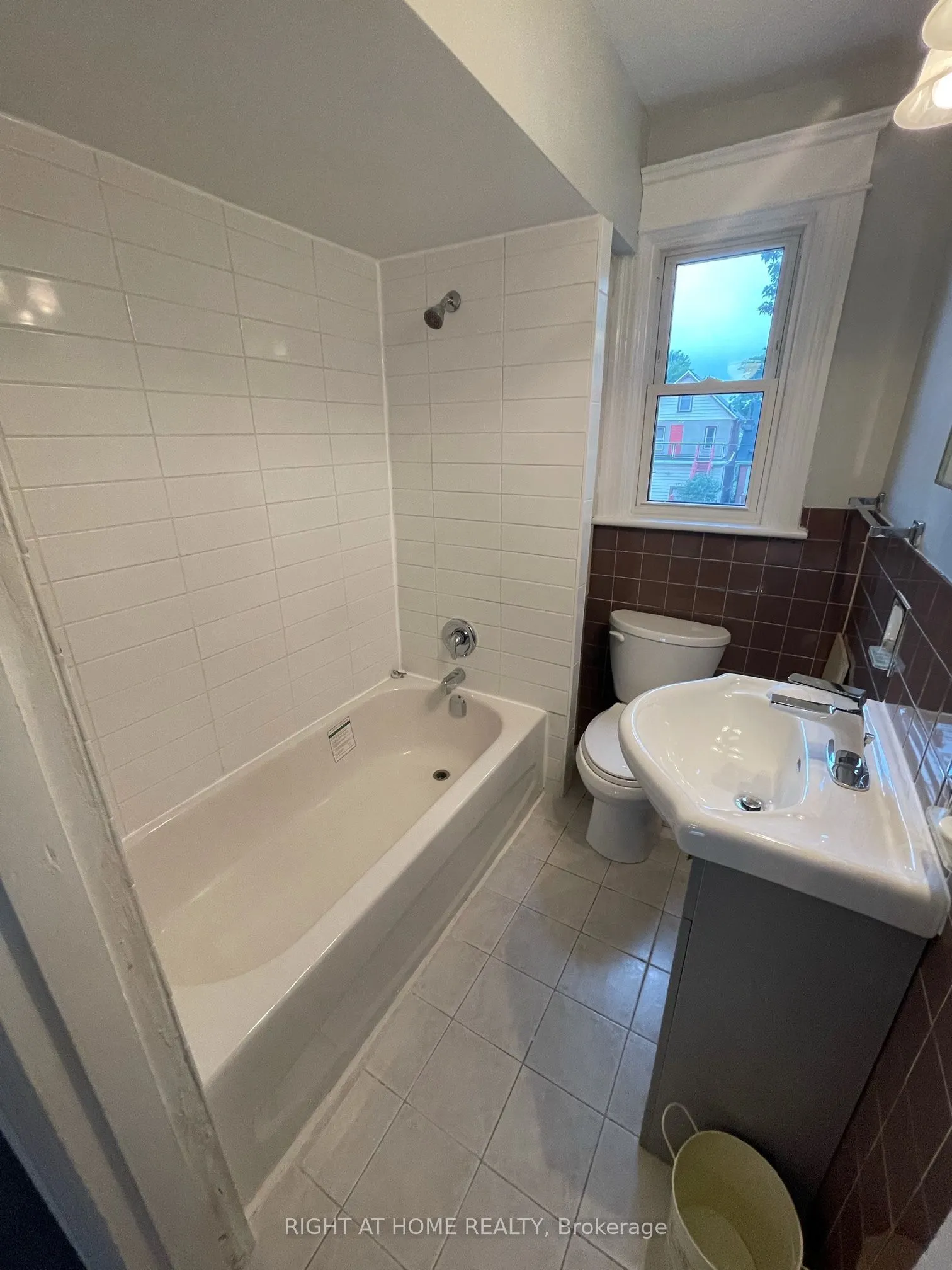 107 Kensington Avenue N