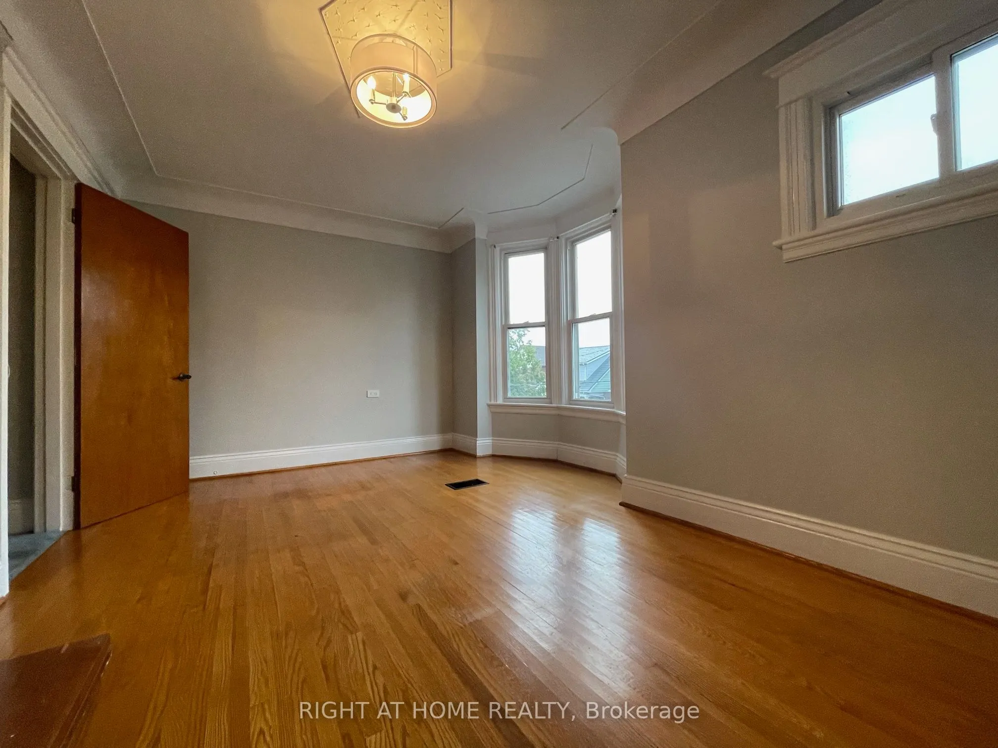 107 Kensington Avenue N