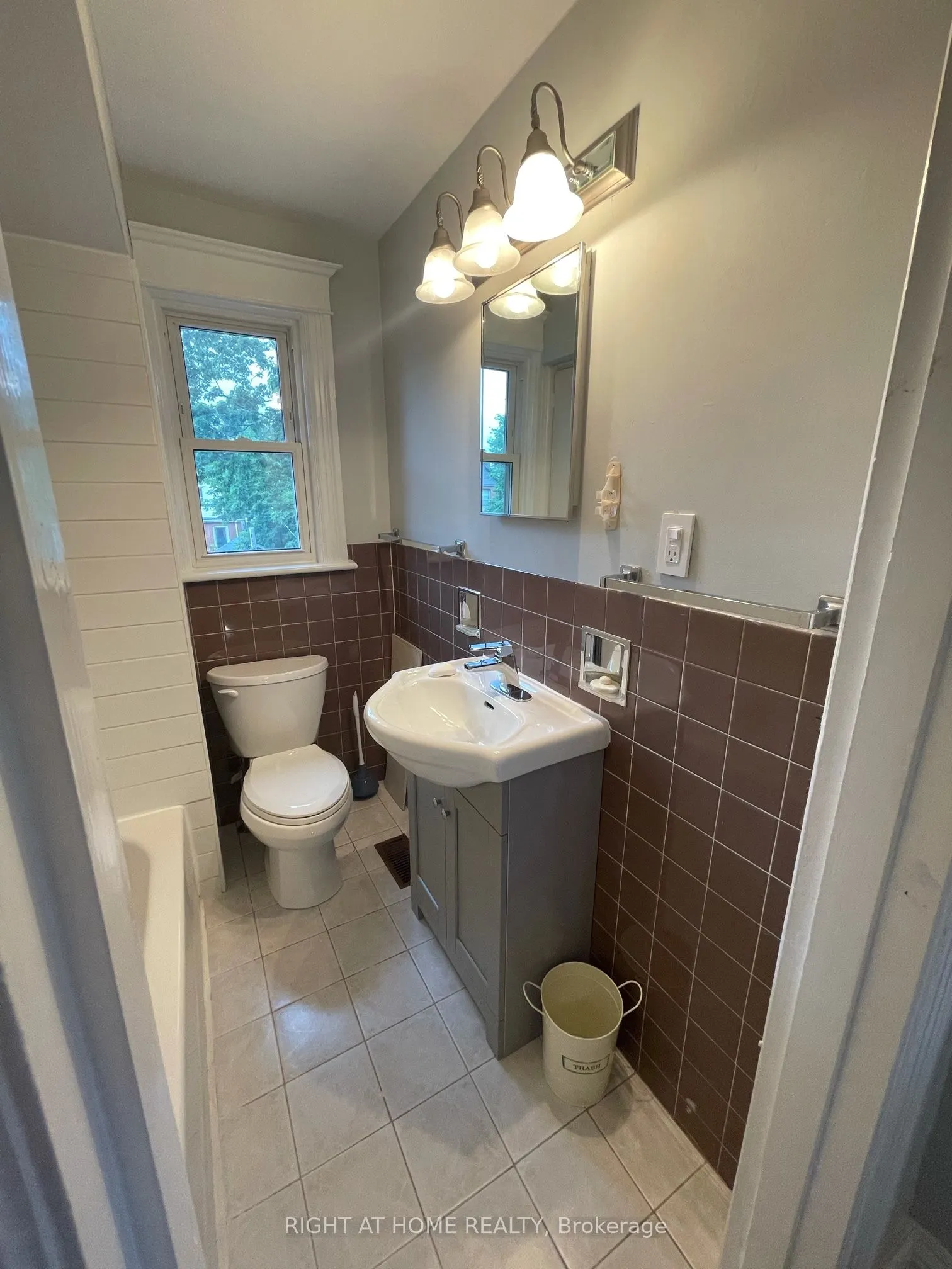 107 Kensington Avenue N