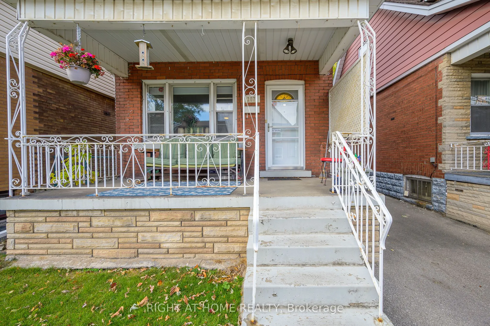 107 Kensington Avenue N
