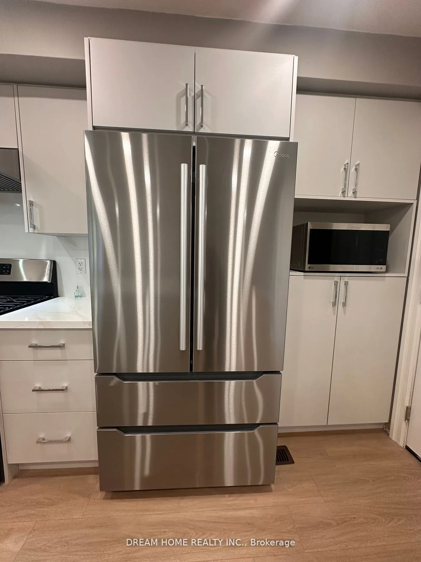 5 Empire Court, #Main