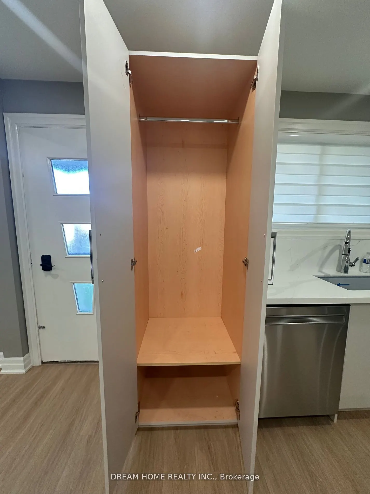 5 Empire Court, #Main