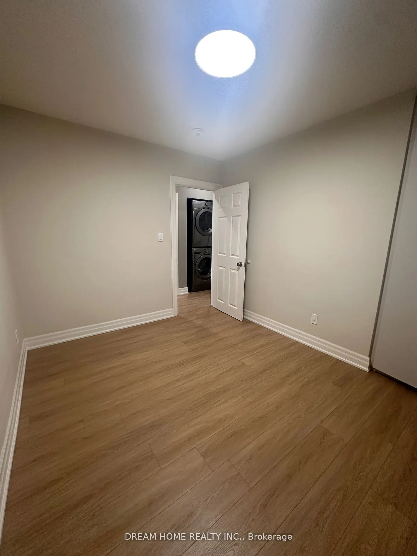 5 Empire Court, #Main