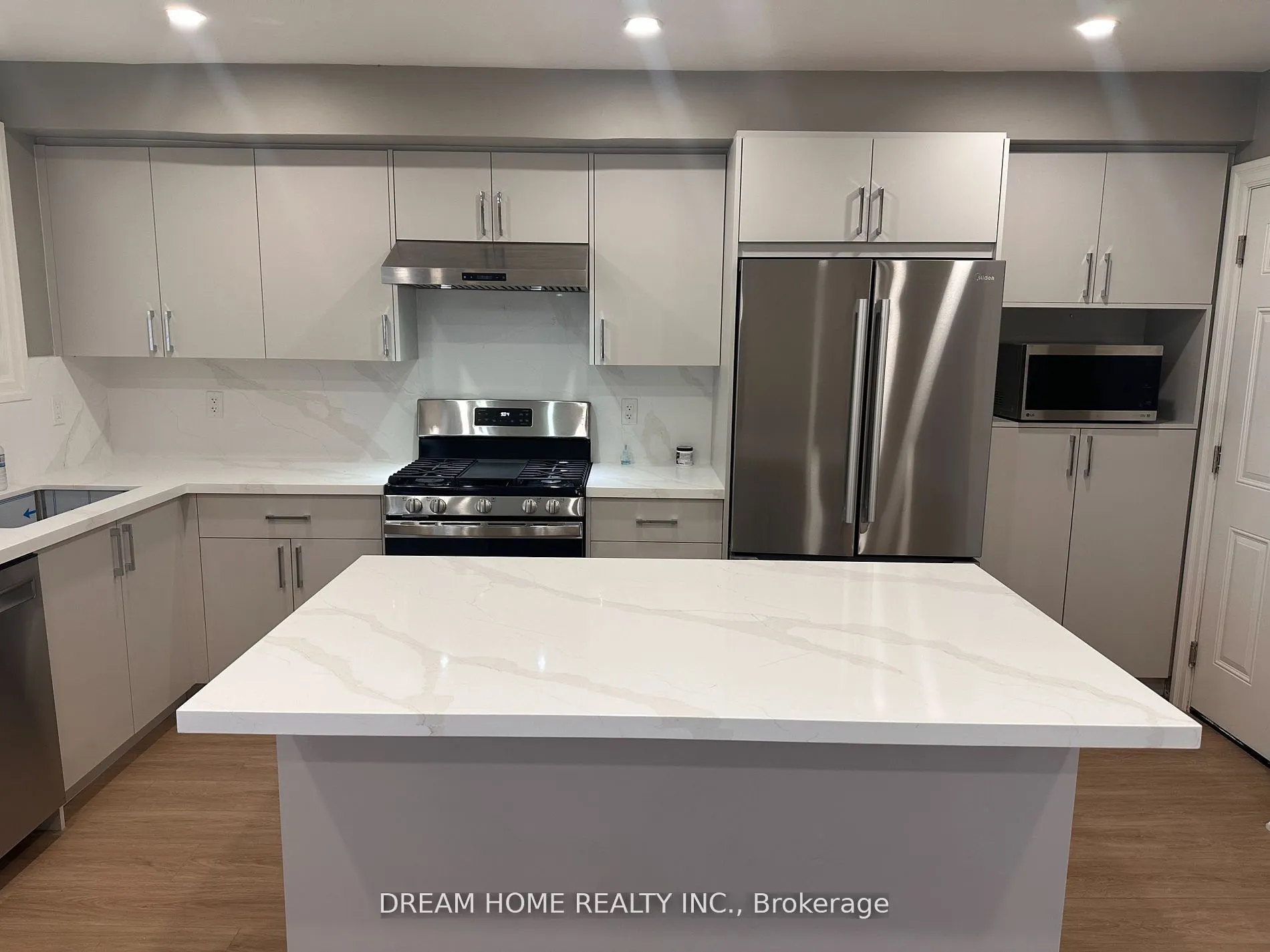 5 Empire Court, #Main