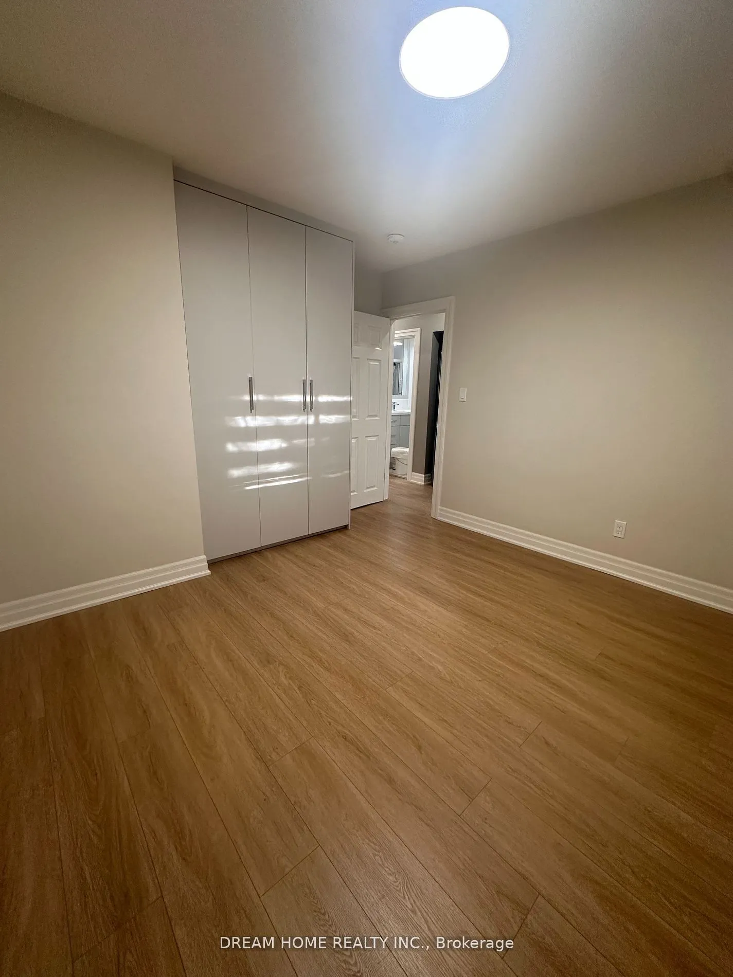 5 Empire Court, #Main