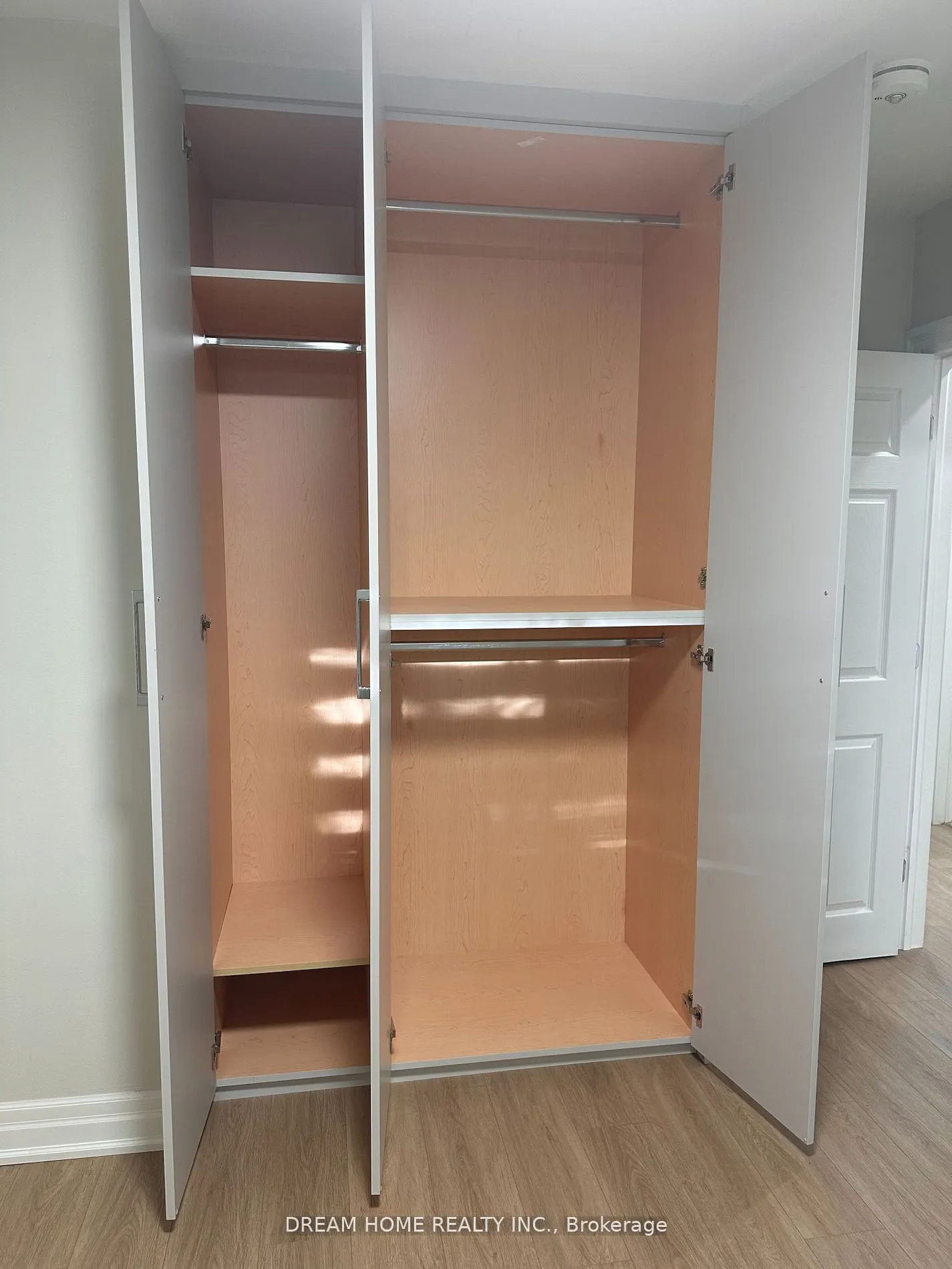5 Empire Court, #Main