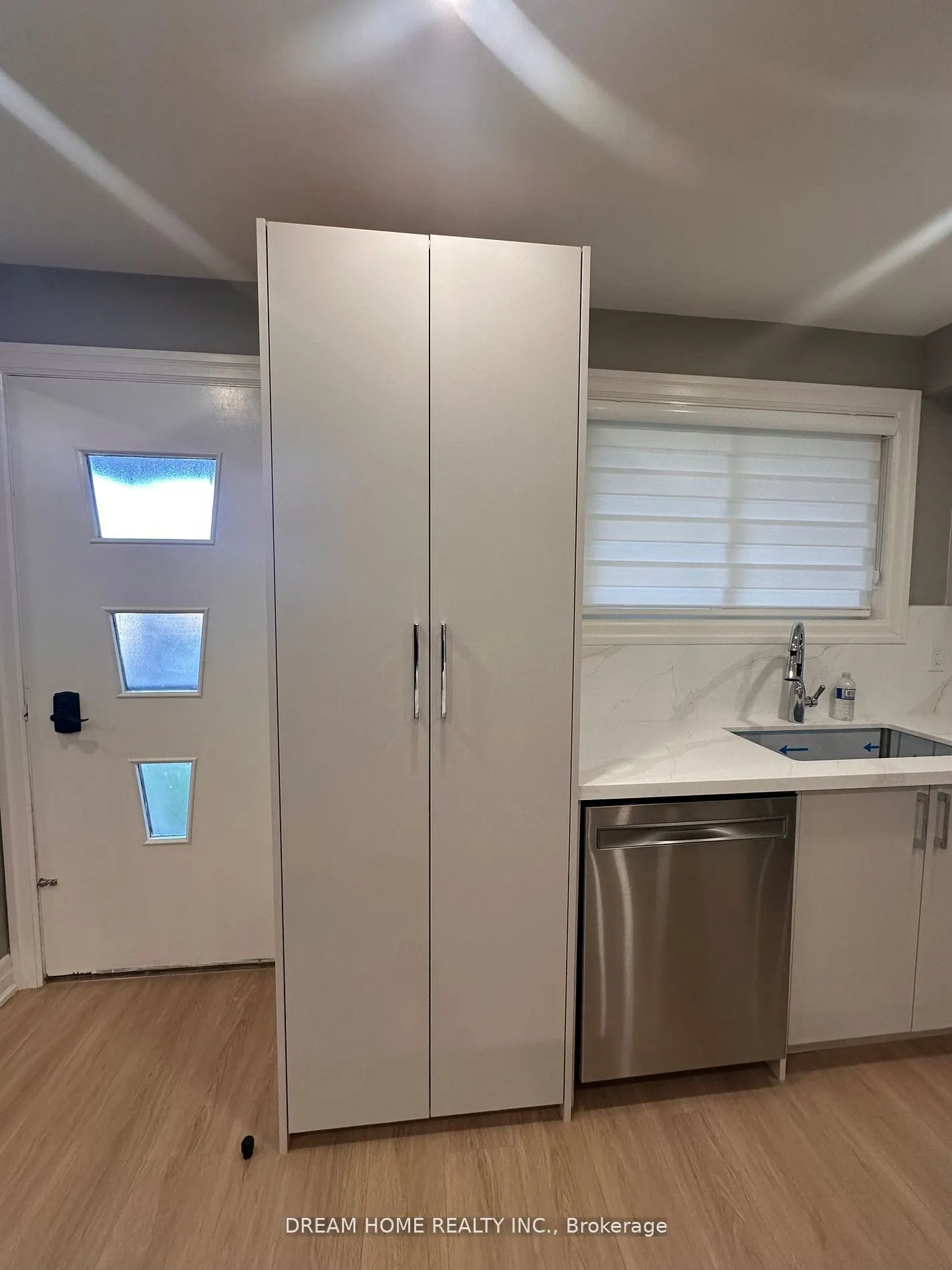 5 Empire Court, #Main